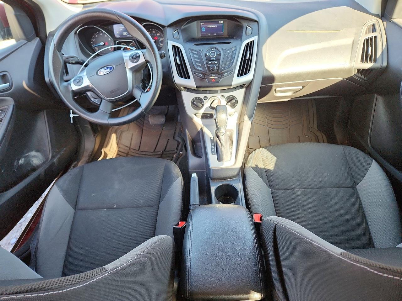 2014 Ford Focus Se Red vin: 1FADP3K28EL377703
