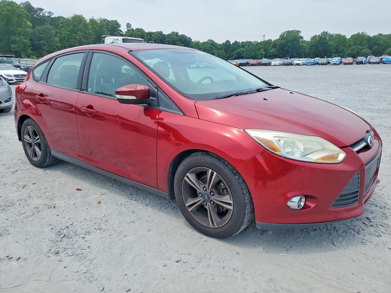 2014 Ford Focus Se Maroon vin: 1FADP3K28EL383498