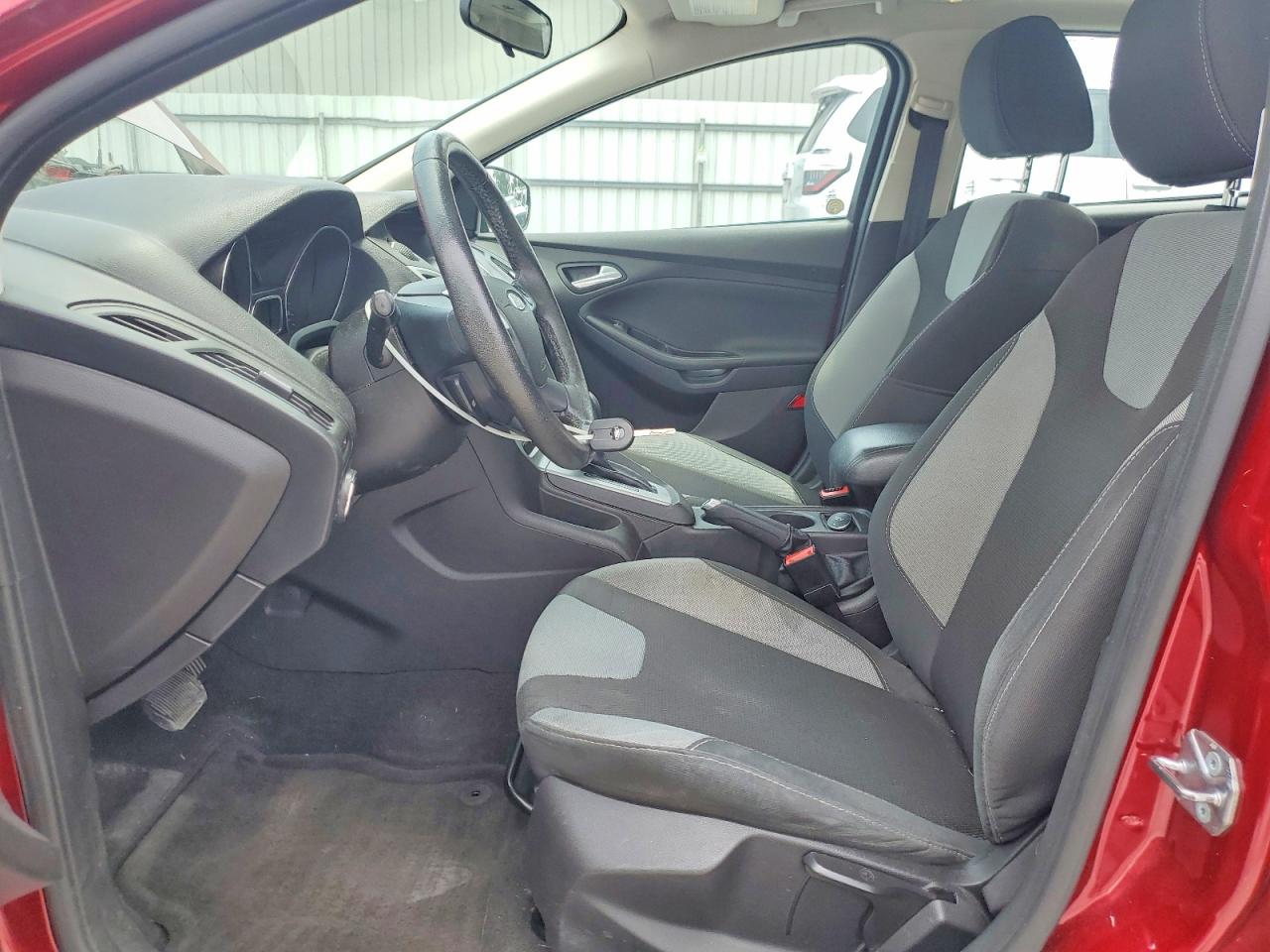 2014 Ford Focus Se Maroon vin: 1FADP3K28EL383498