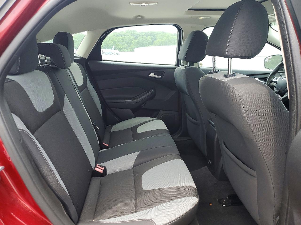 2014 Ford Focus Se Maroon vin: 1FADP3K28EL383498