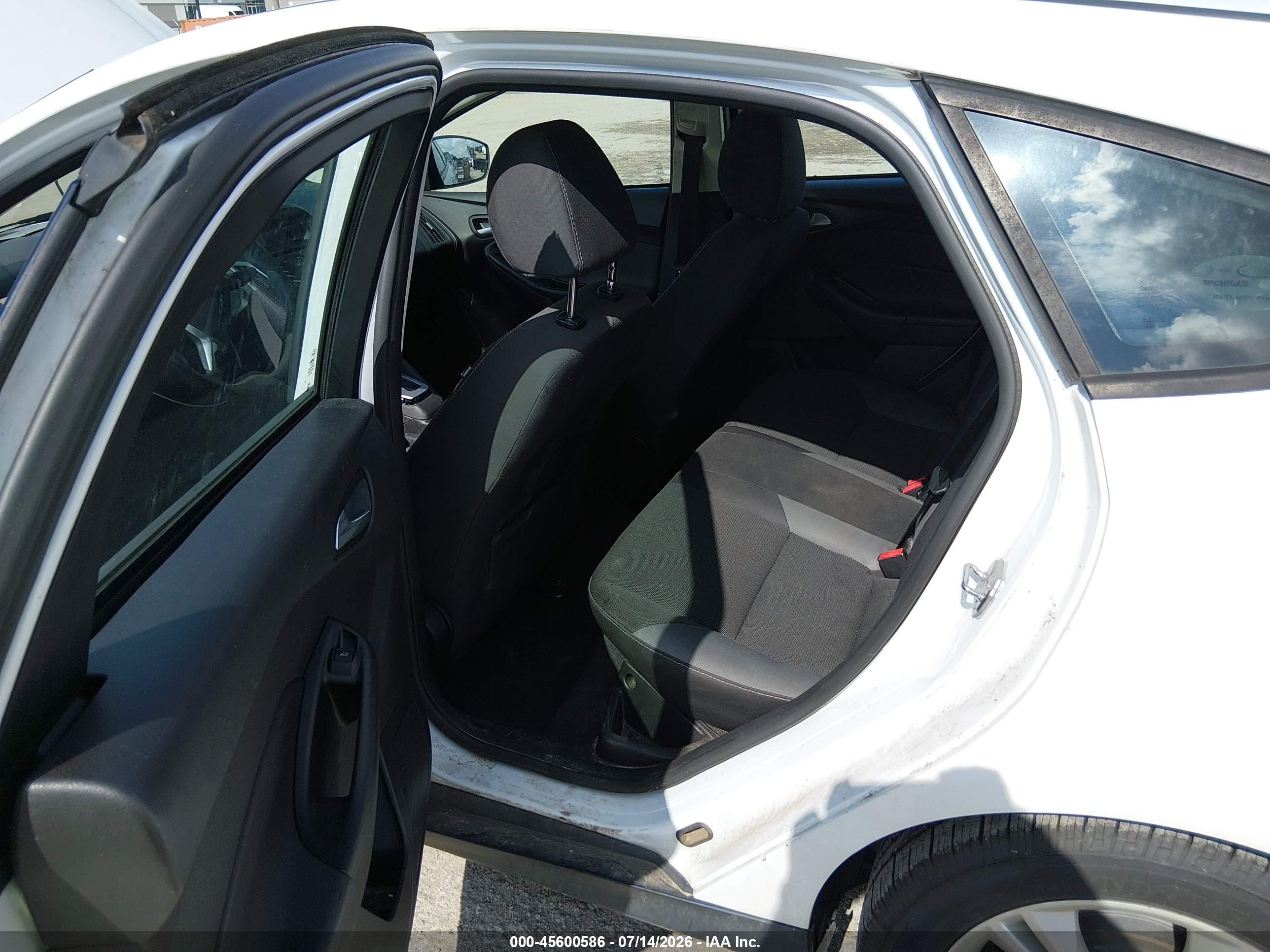 2014 Ford Focus Se White vin: 1FADP3K28EL387289