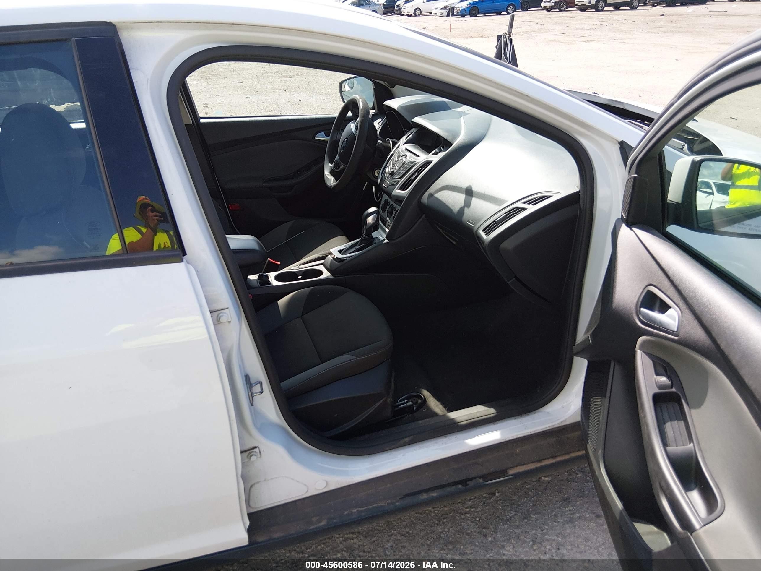 2014 Ford Focus Se White vin: 1FADP3K28EL387289