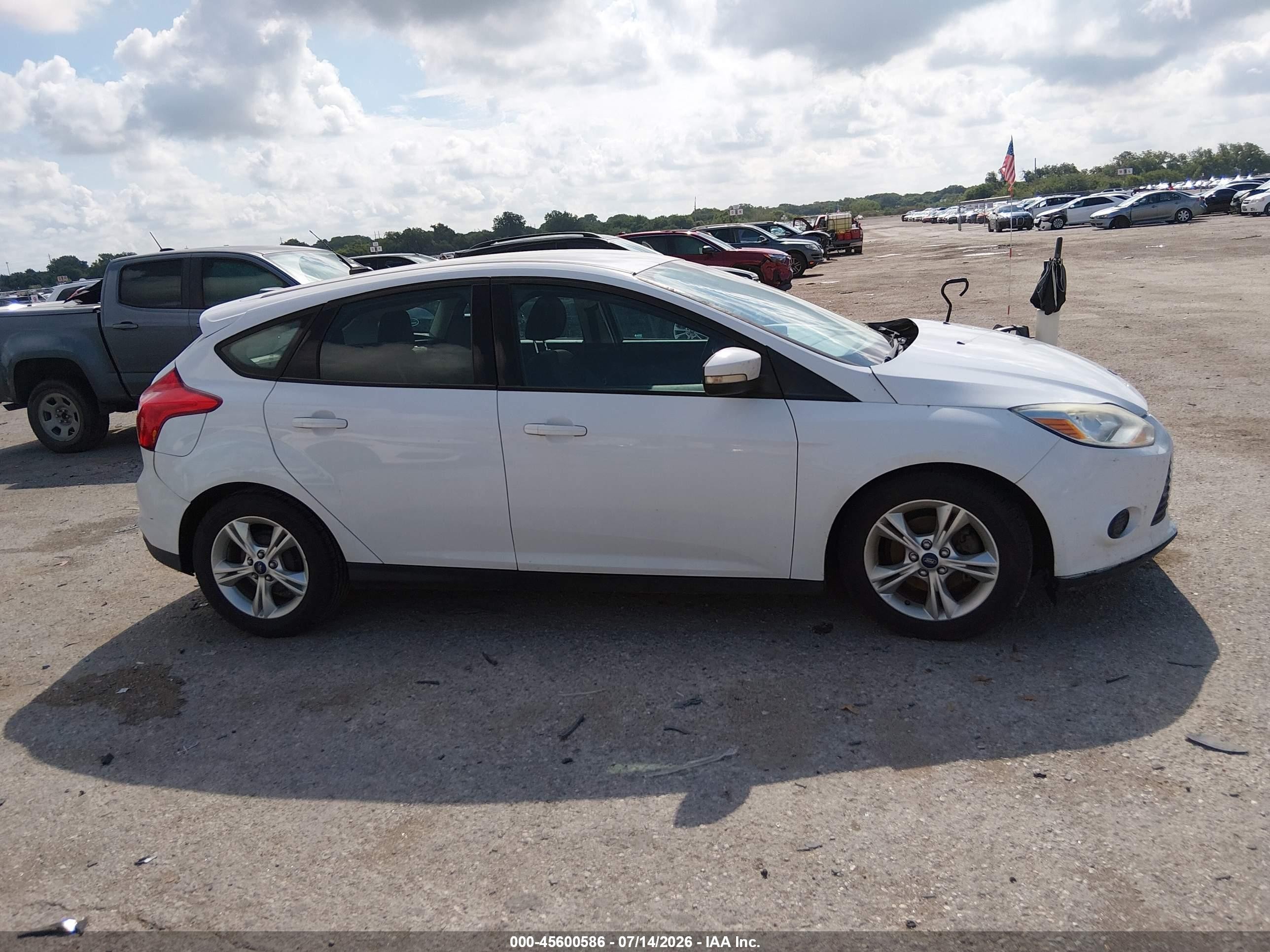 2014 Ford Focus Se White vin: 1FADP3K28EL387289