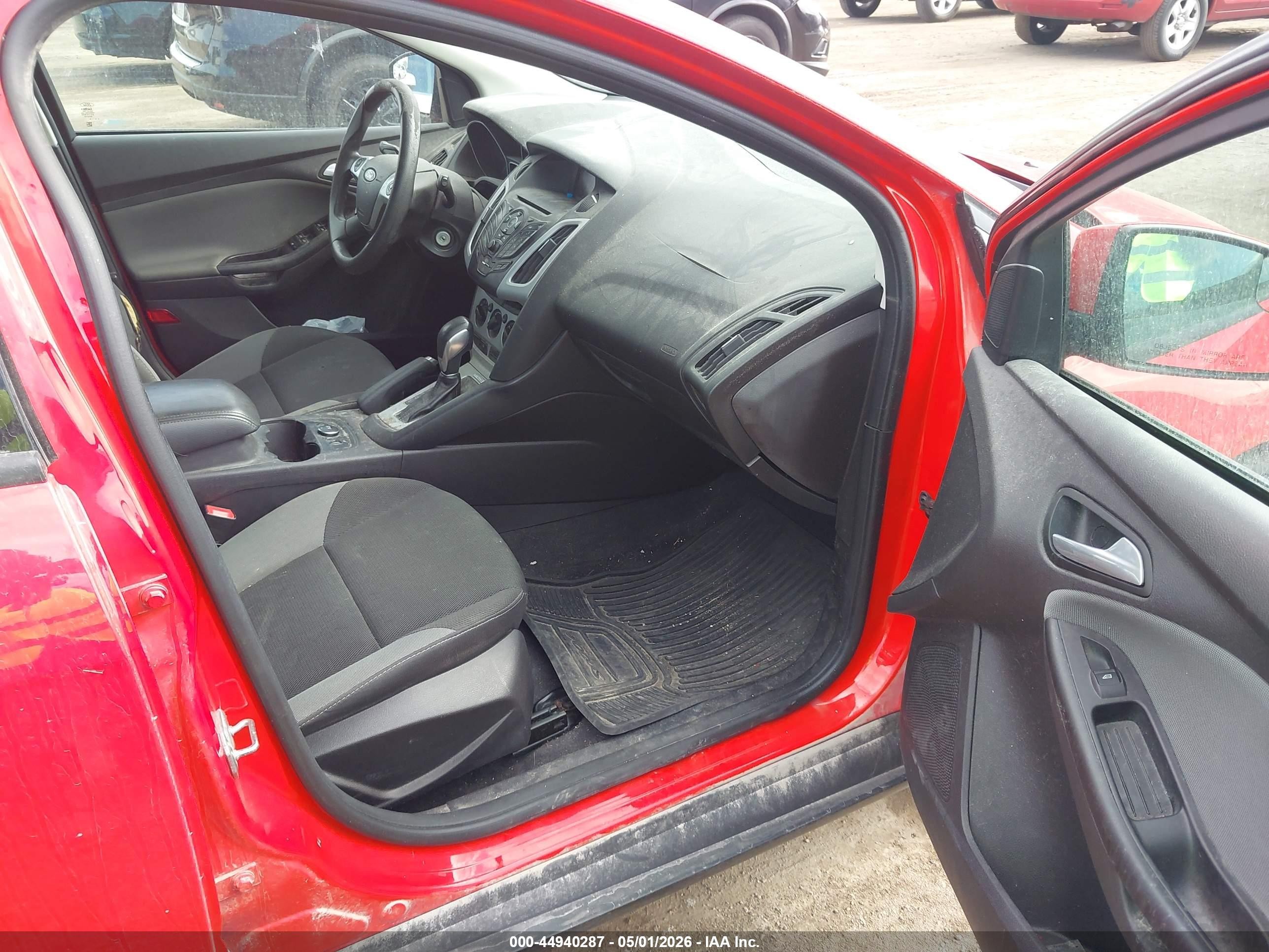 2014 Ford Focus Se Red vin: 1FADP3K28EL404463