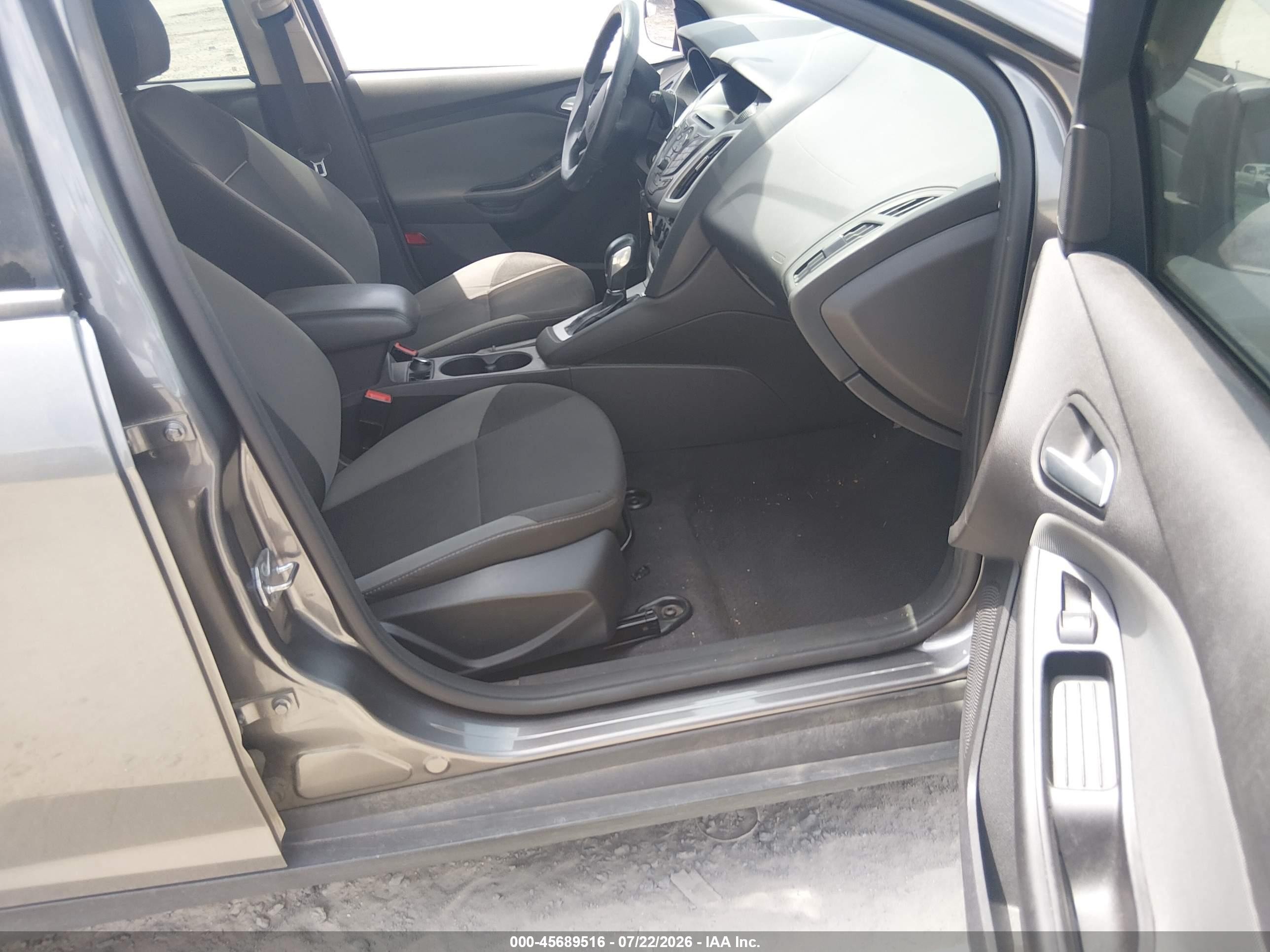 2014 Ford Focus Se Gray vin: 1FADP3K28EL427399