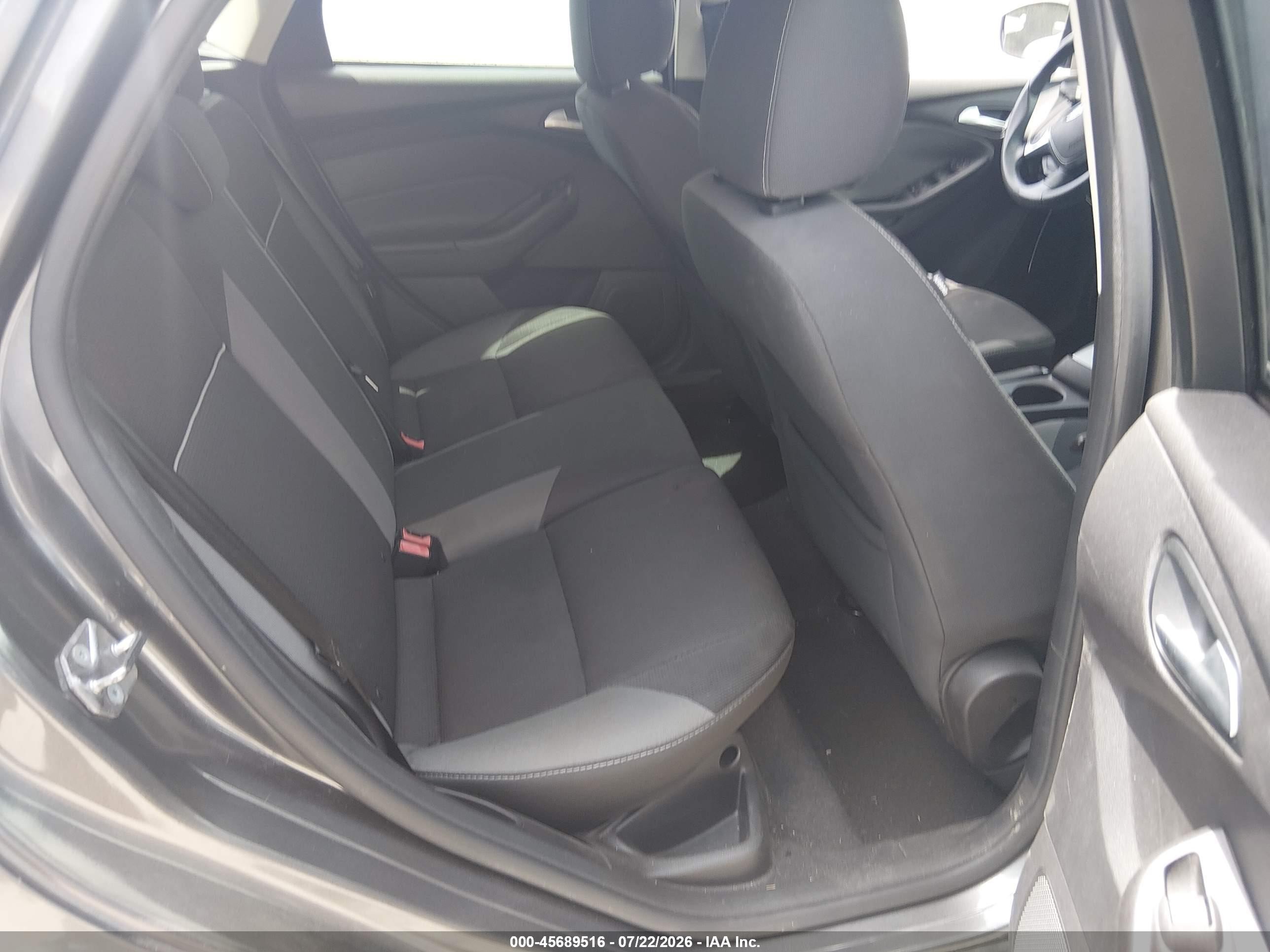 2014 Ford Focus Se Gray vin: 1FADP3K28EL427399