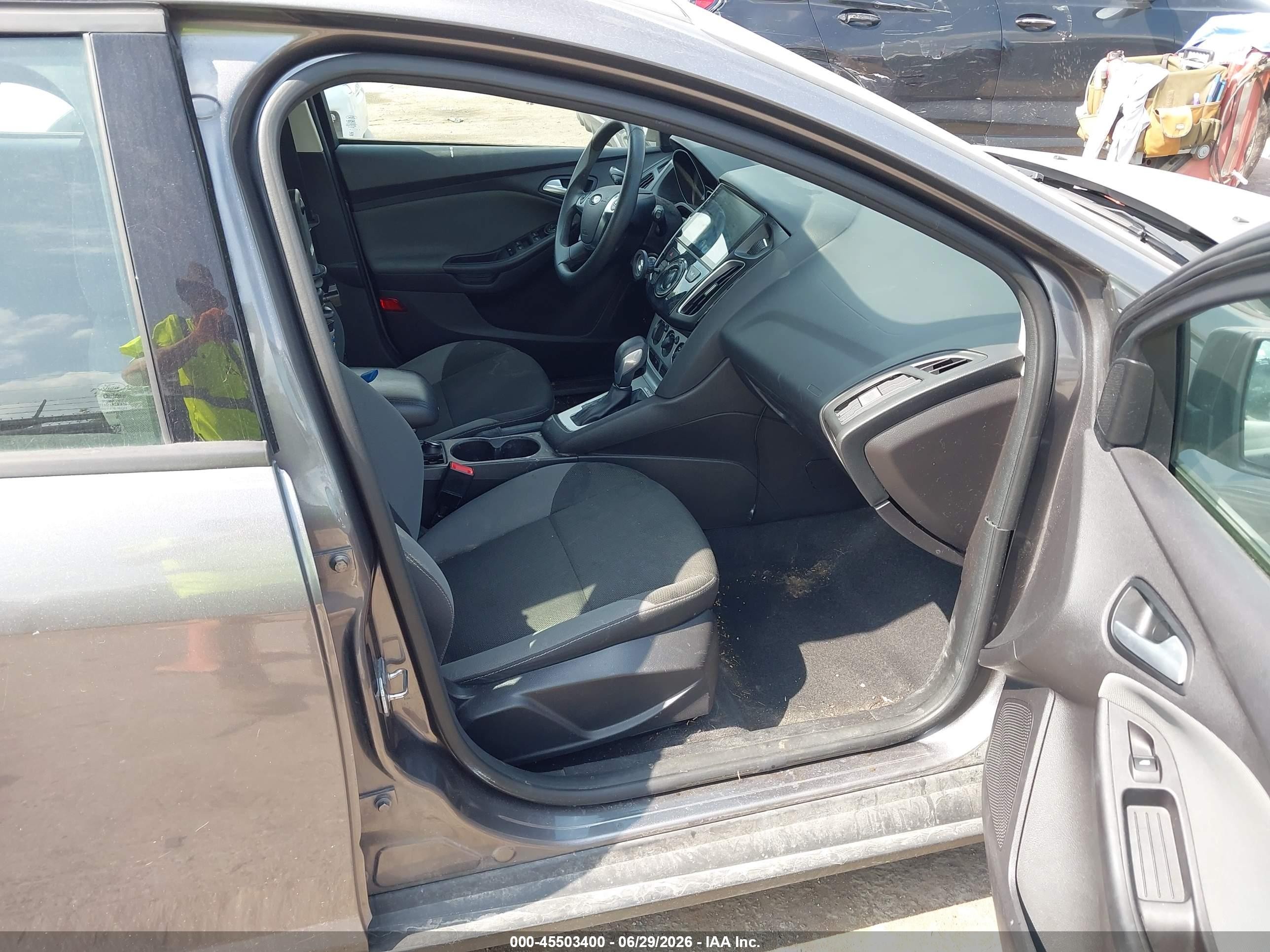 2014 Ford Focus Se Gray vin: 1FADP3K28EL439651