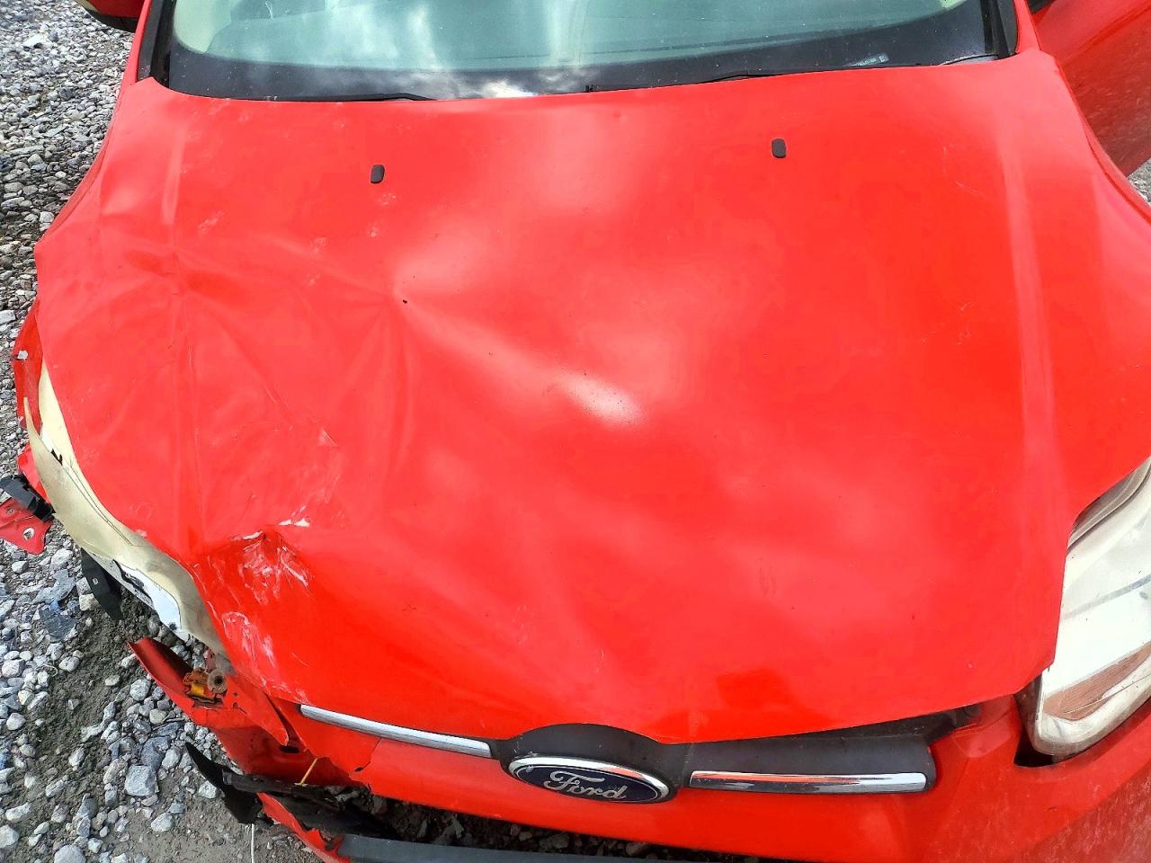 2014 Ford Focus Se Red vin: 1FADP3K28EL457860