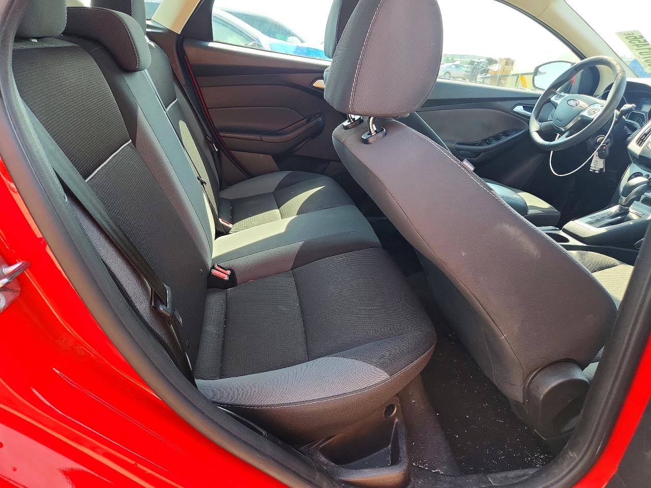 2014 Ford Focus Se Red vin: 1FADP3K28EL462797