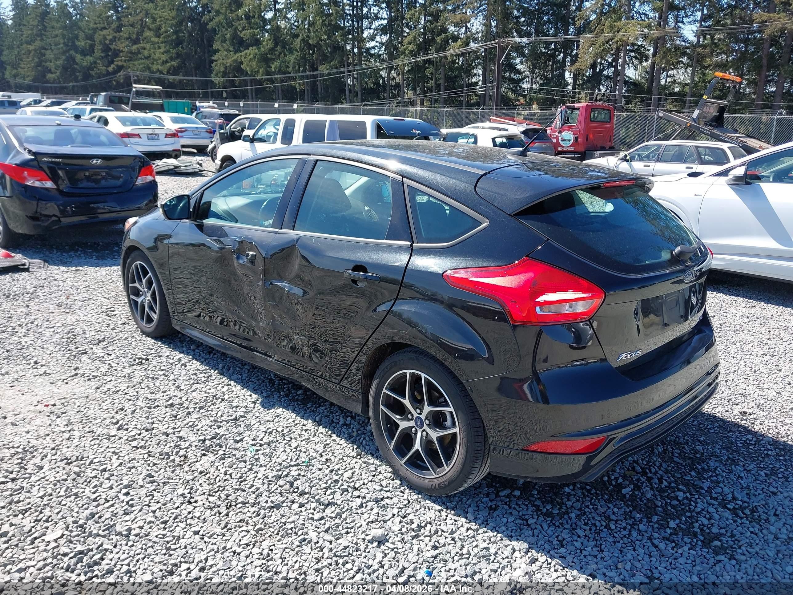 2015 Ford Focus Se Gray vin: 1FADP3K28FL211361