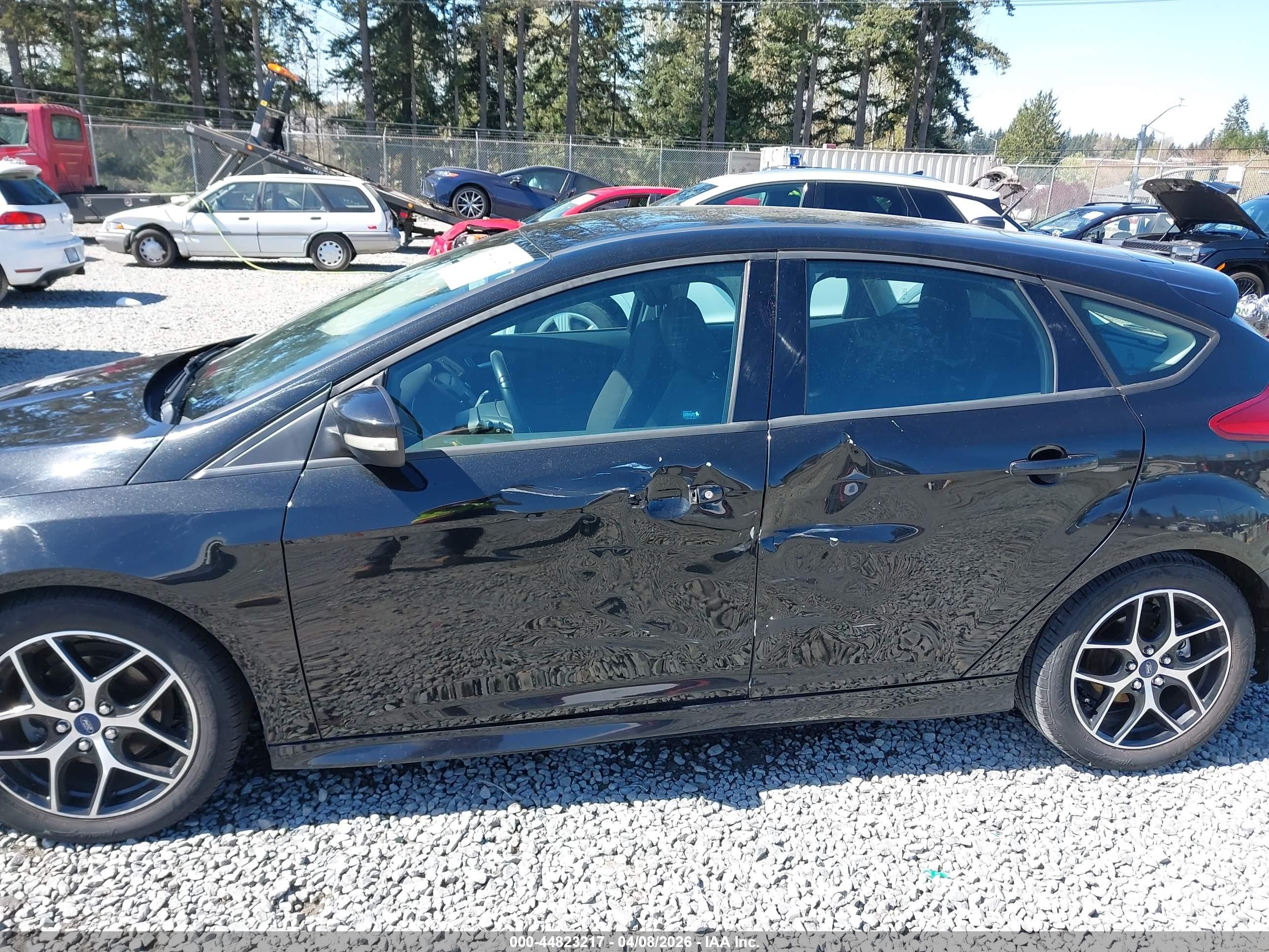 2015 Ford Focus Se Gray vin: 1FADP3K28FL211361