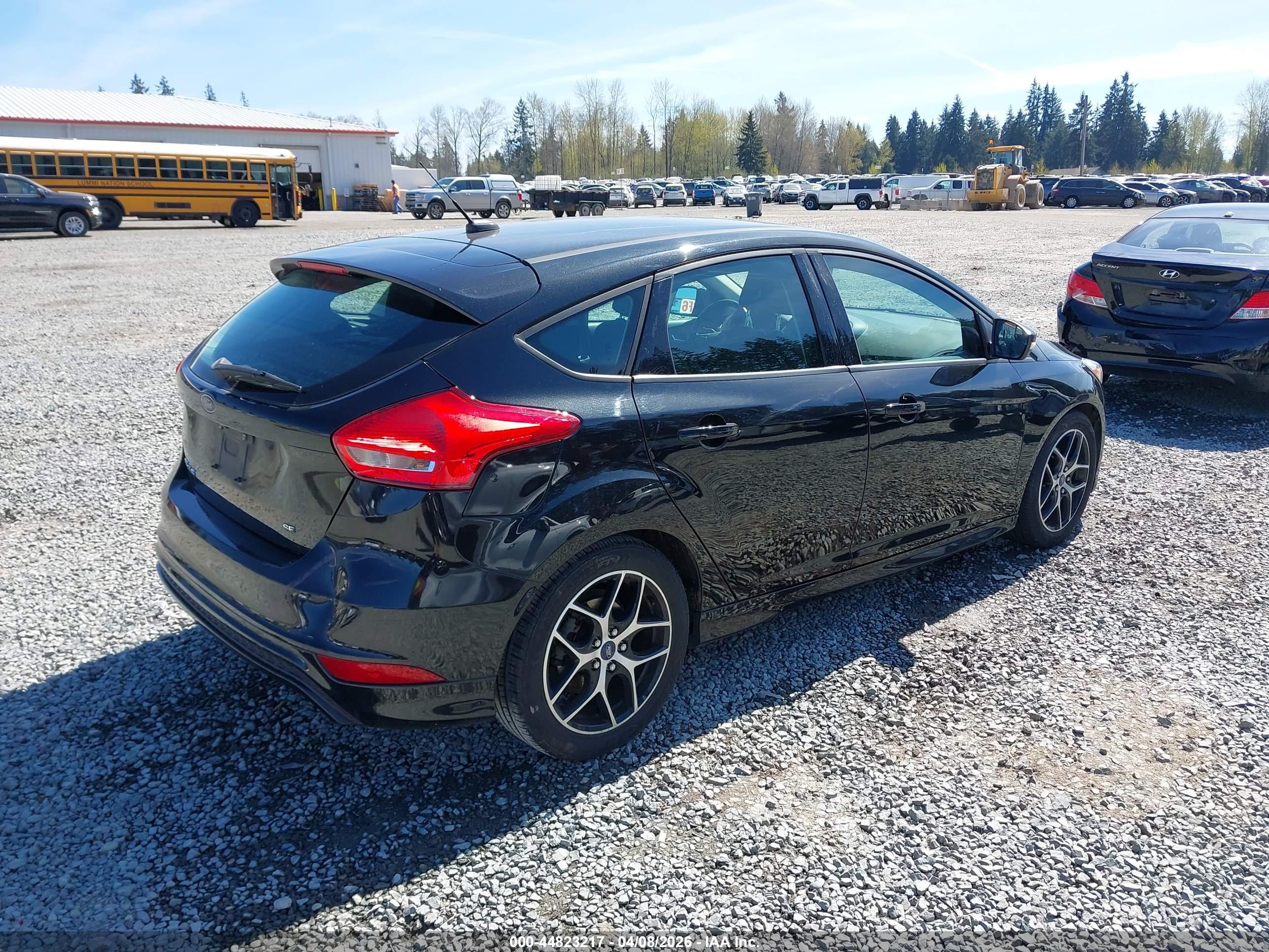 2015 Ford Focus Se Gray vin: 1FADP3K28FL211361