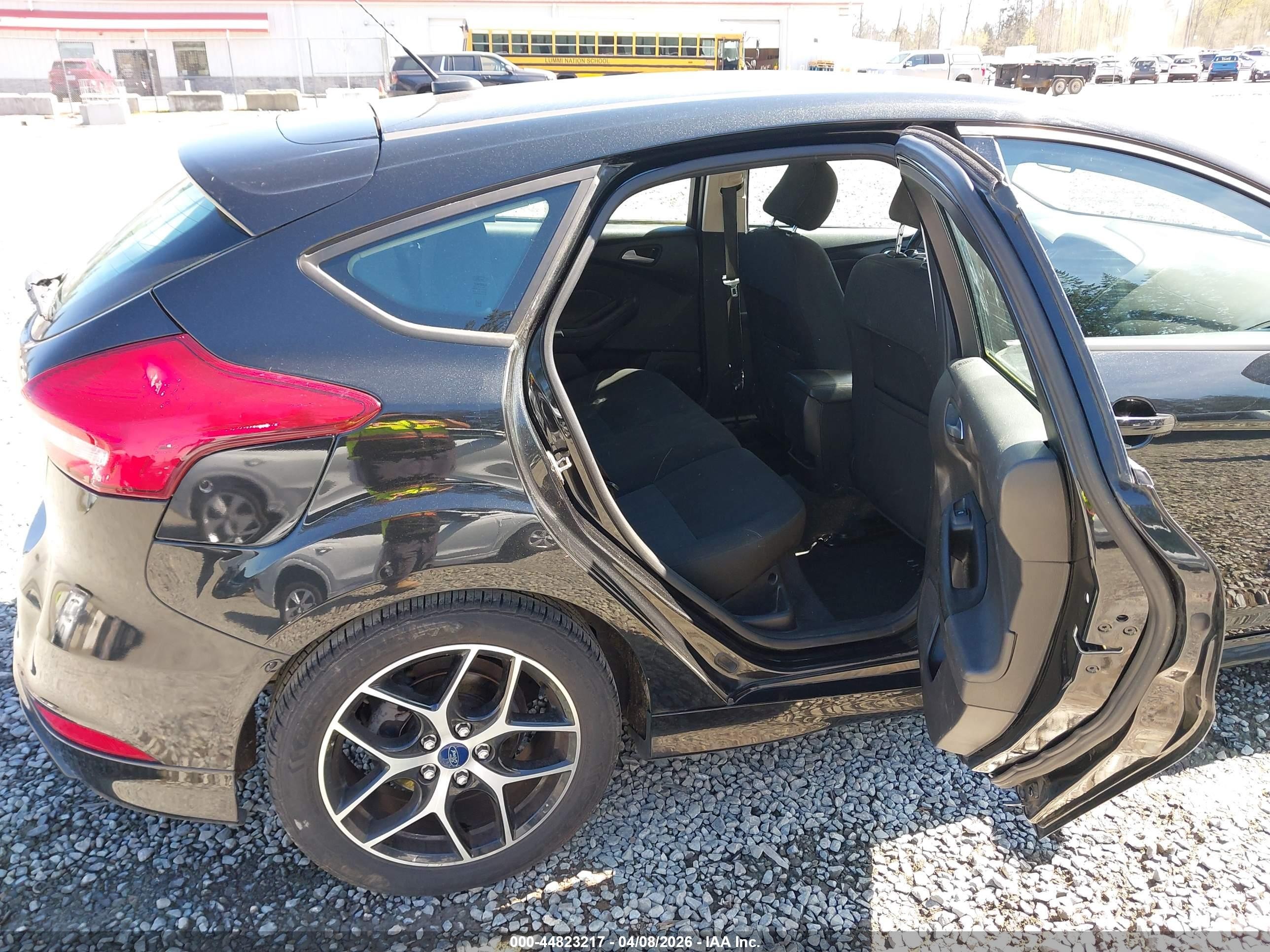 2015 Ford Focus Se Gray vin: 1FADP3K28FL211361