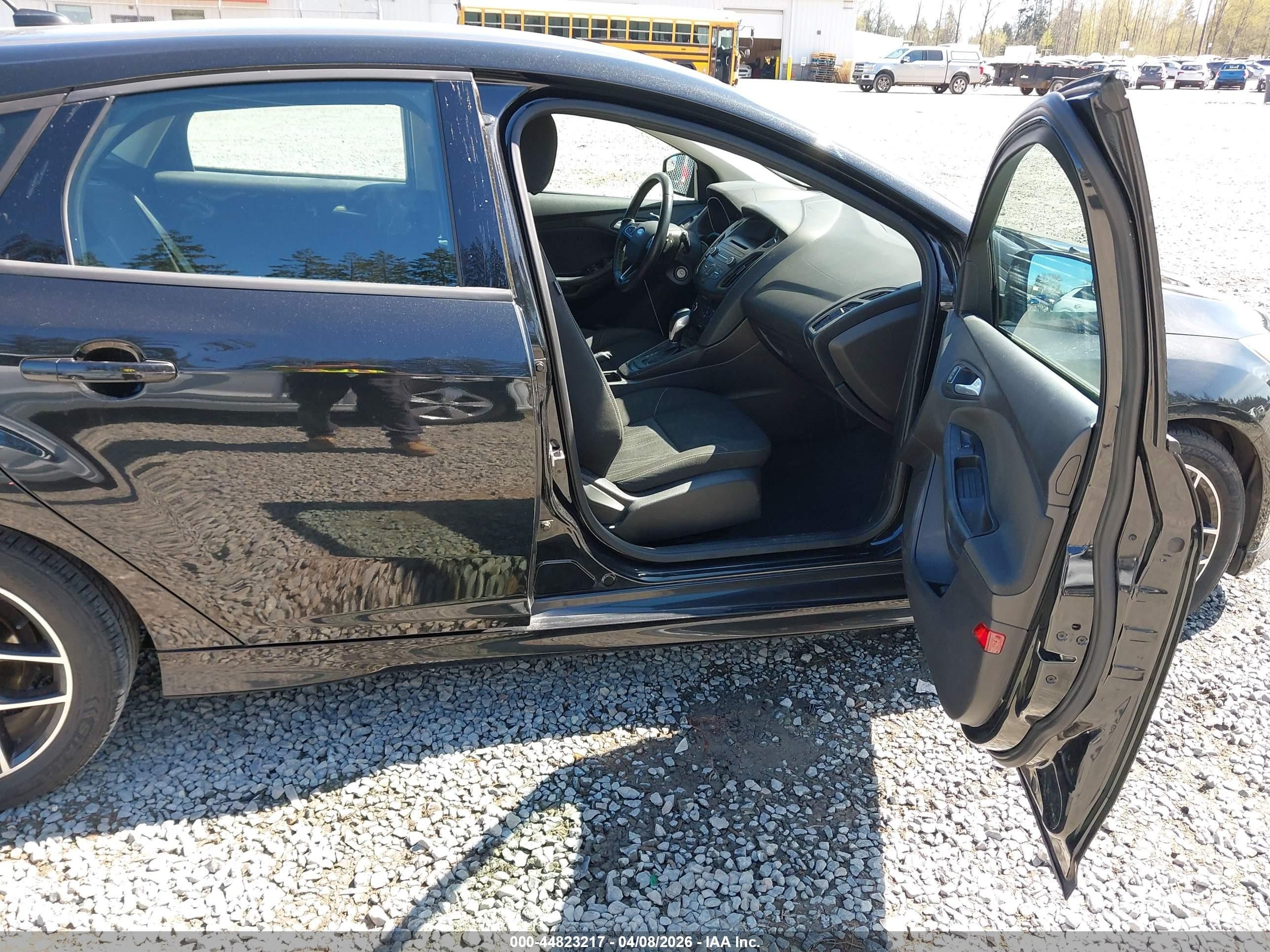 2015 Ford Focus Se Gray vin: 1FADP3K28FL211361