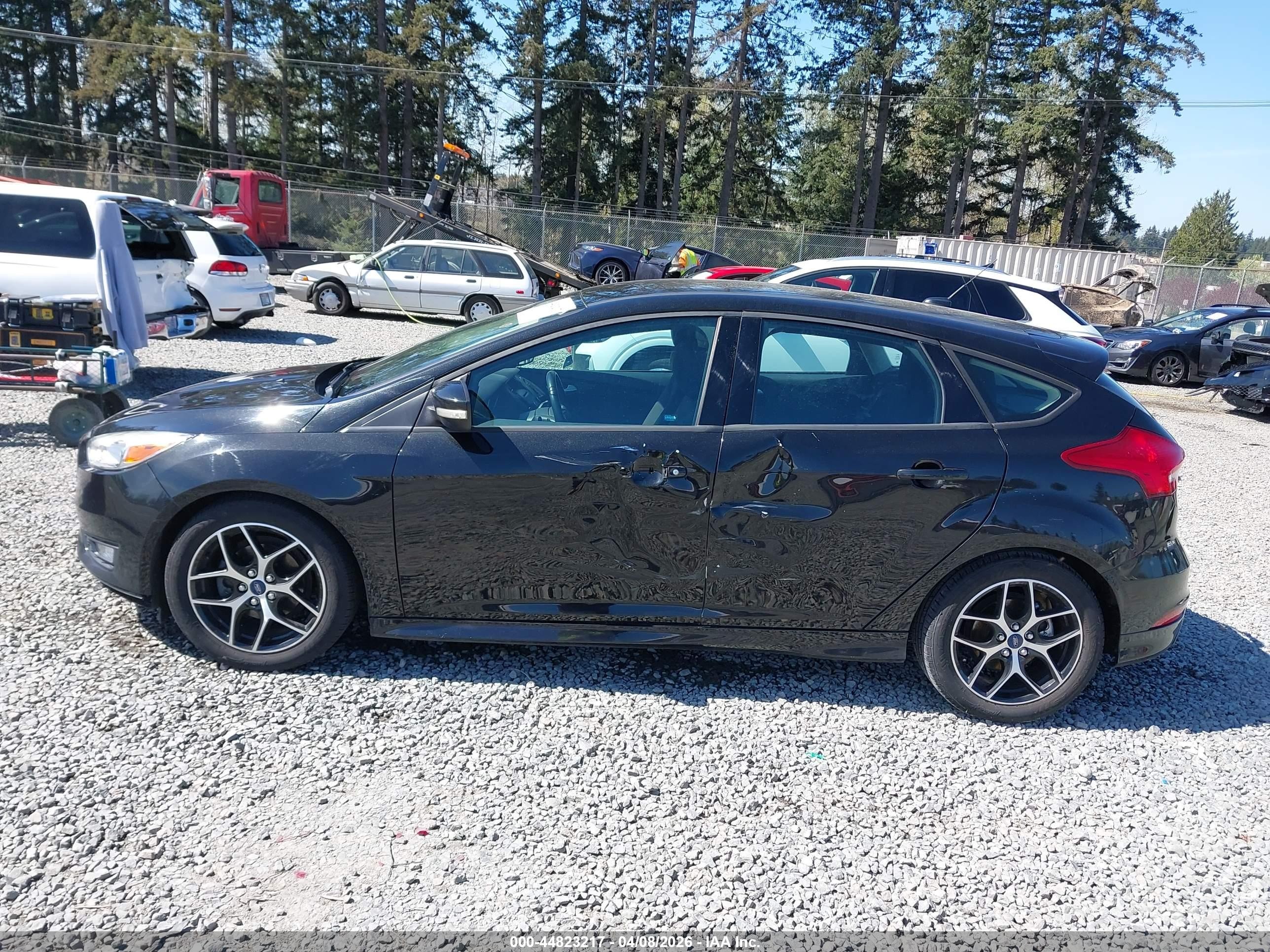2015 Ford Focus Se Gray vin: 1FADP3K28FL211361