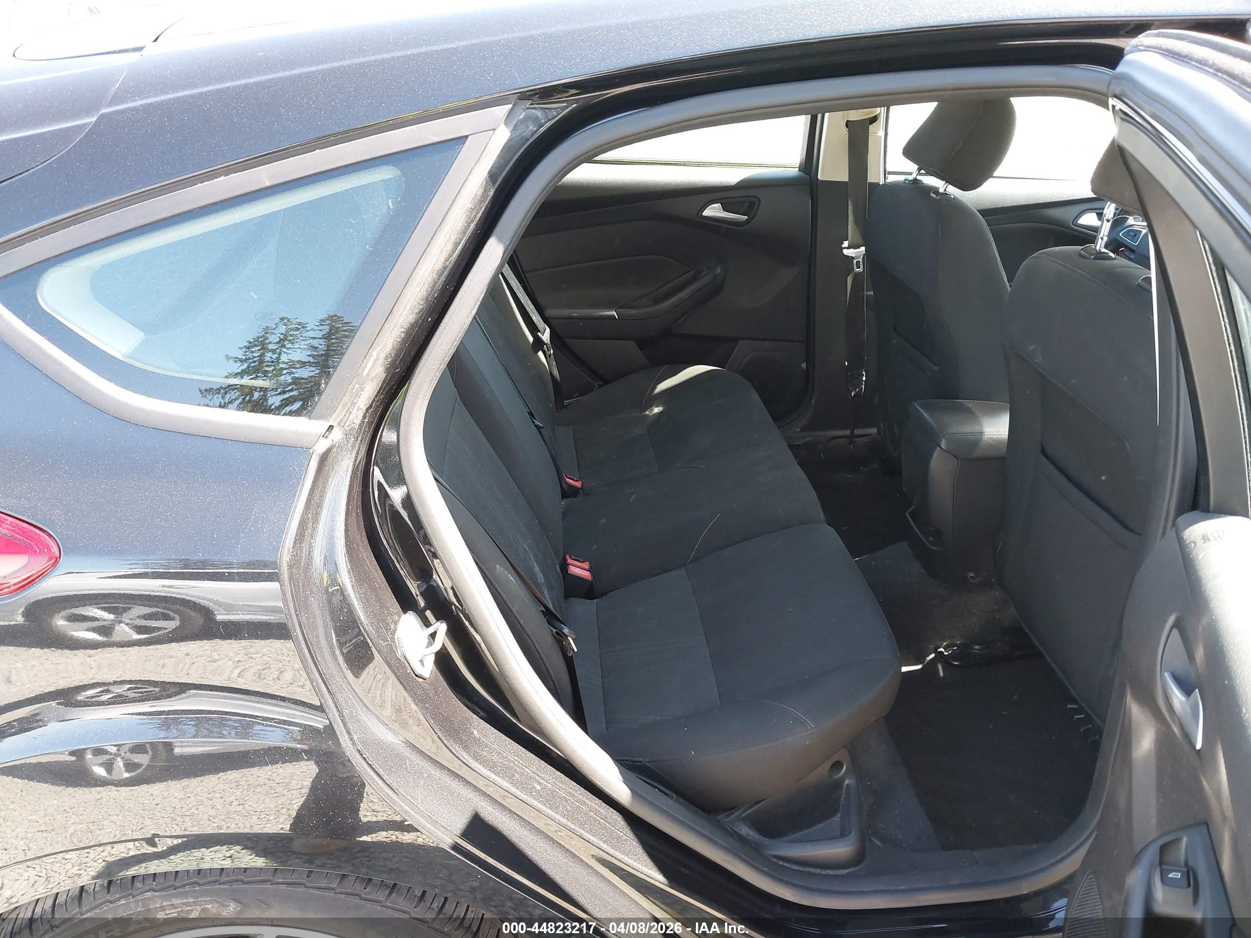 2015 Ford Focus Se Gray vin: 1FADP3K28FL211361