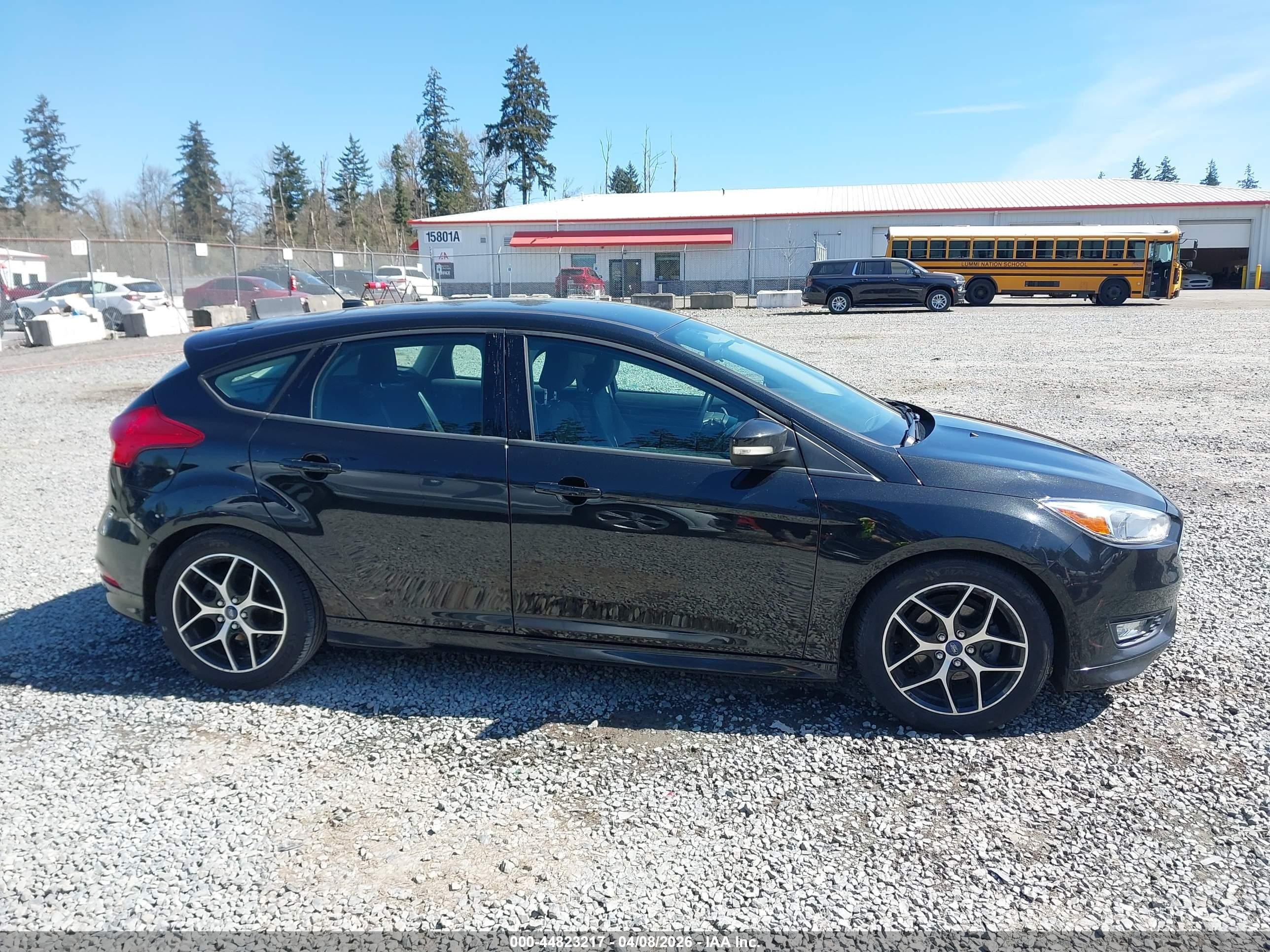 2015 Ford Focus Se Gray vin: 1FADP3K28FL211361