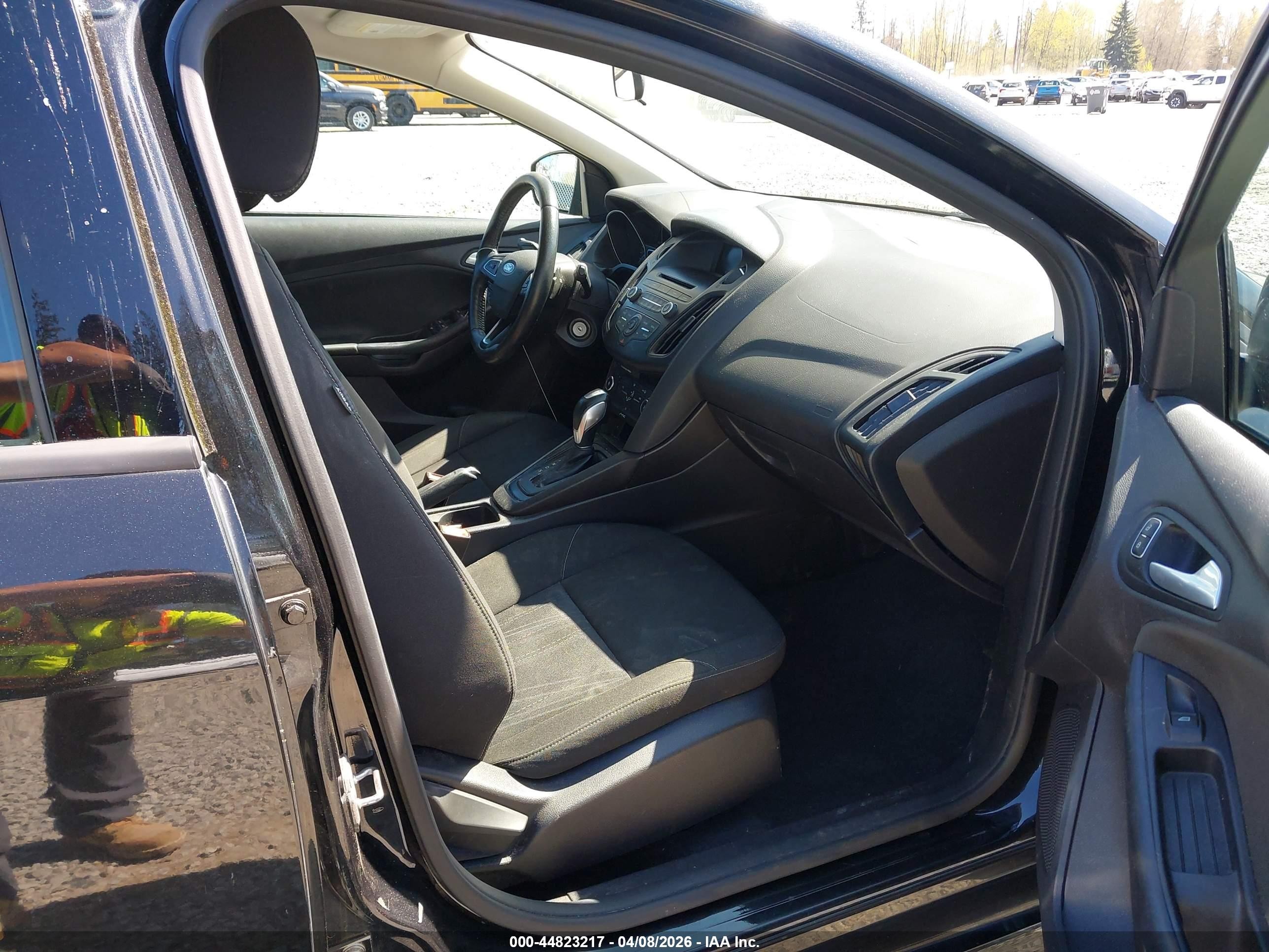 2015 Ford Focus Se Gray vin: 1FADP3K28FL211361