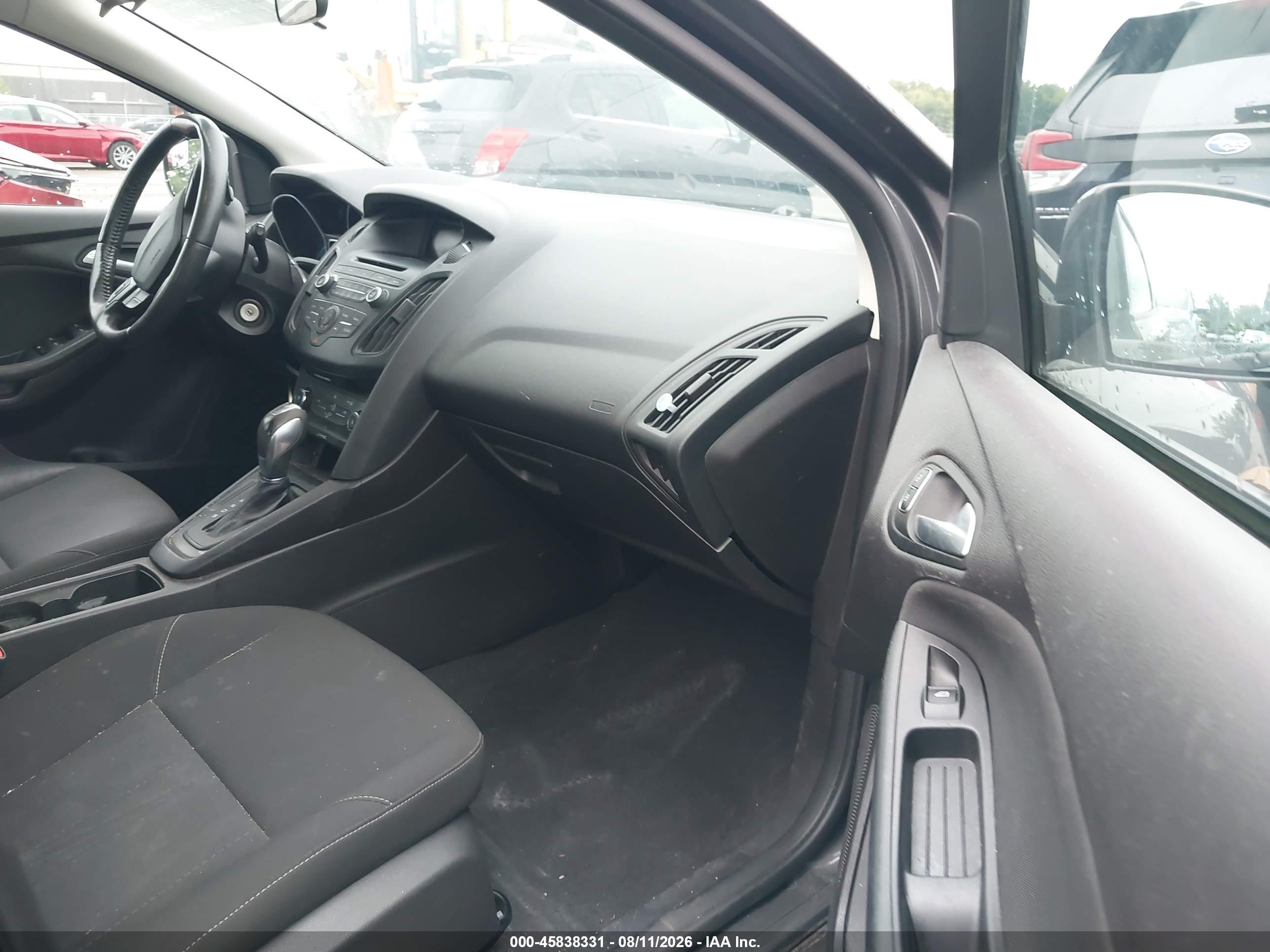 2015 Ford Focus Se Gray vin: 1FADP3K28FL217130