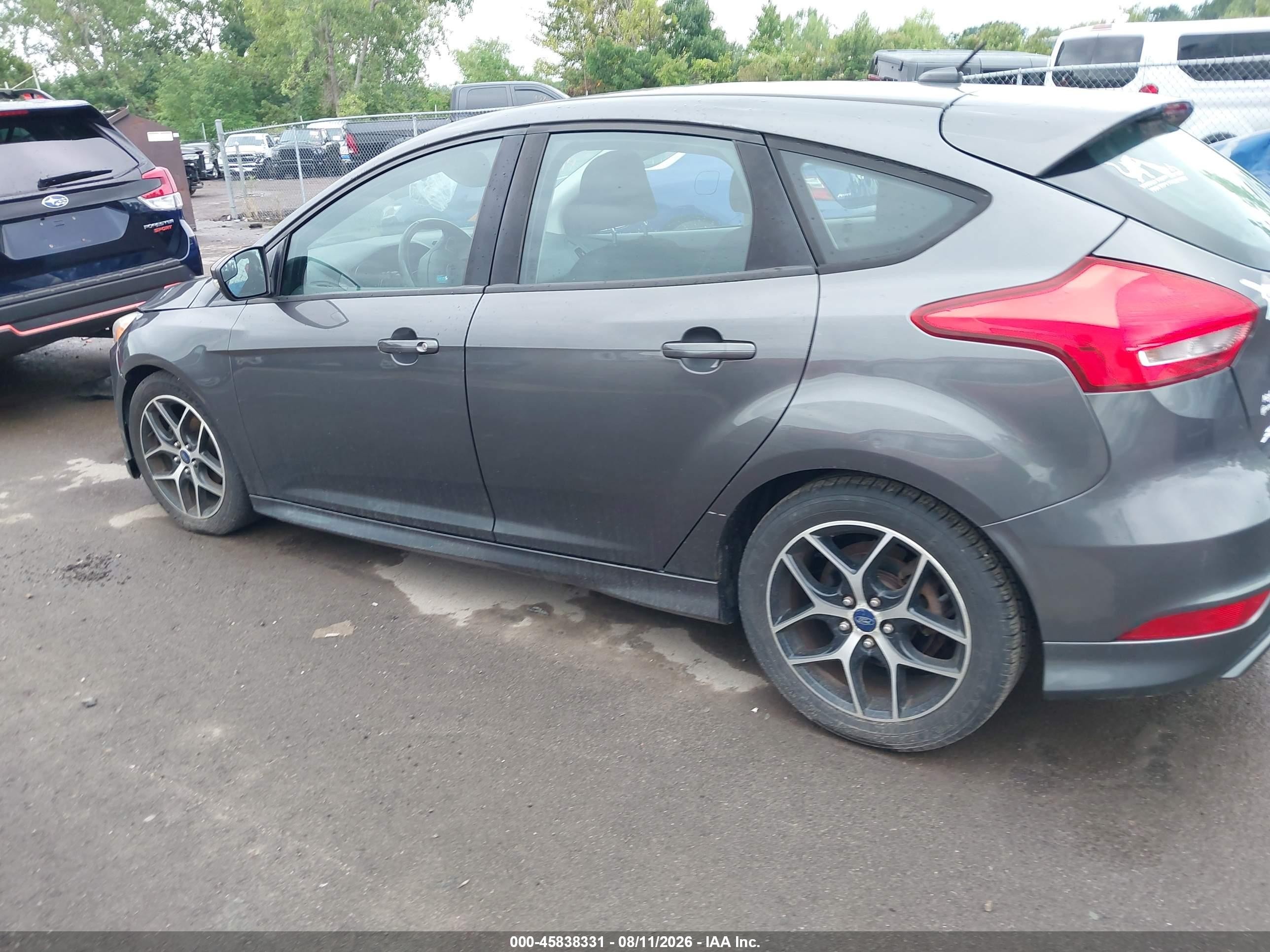 2015 Ford Focus Se Gray vin: 1FADP3K28FL217130