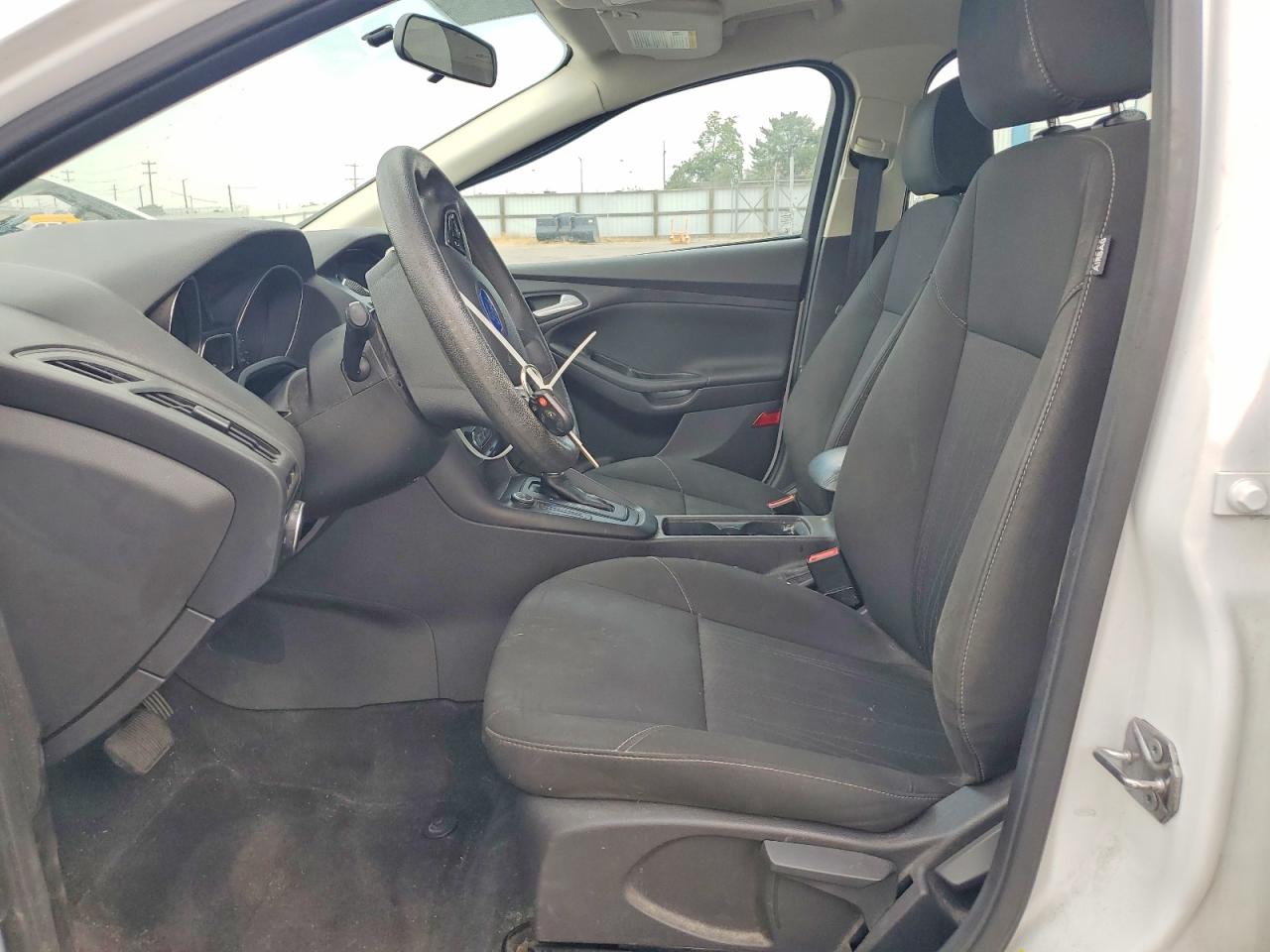 2015 Ford Focus Se Белый vin: 1FADP3K28FL220531