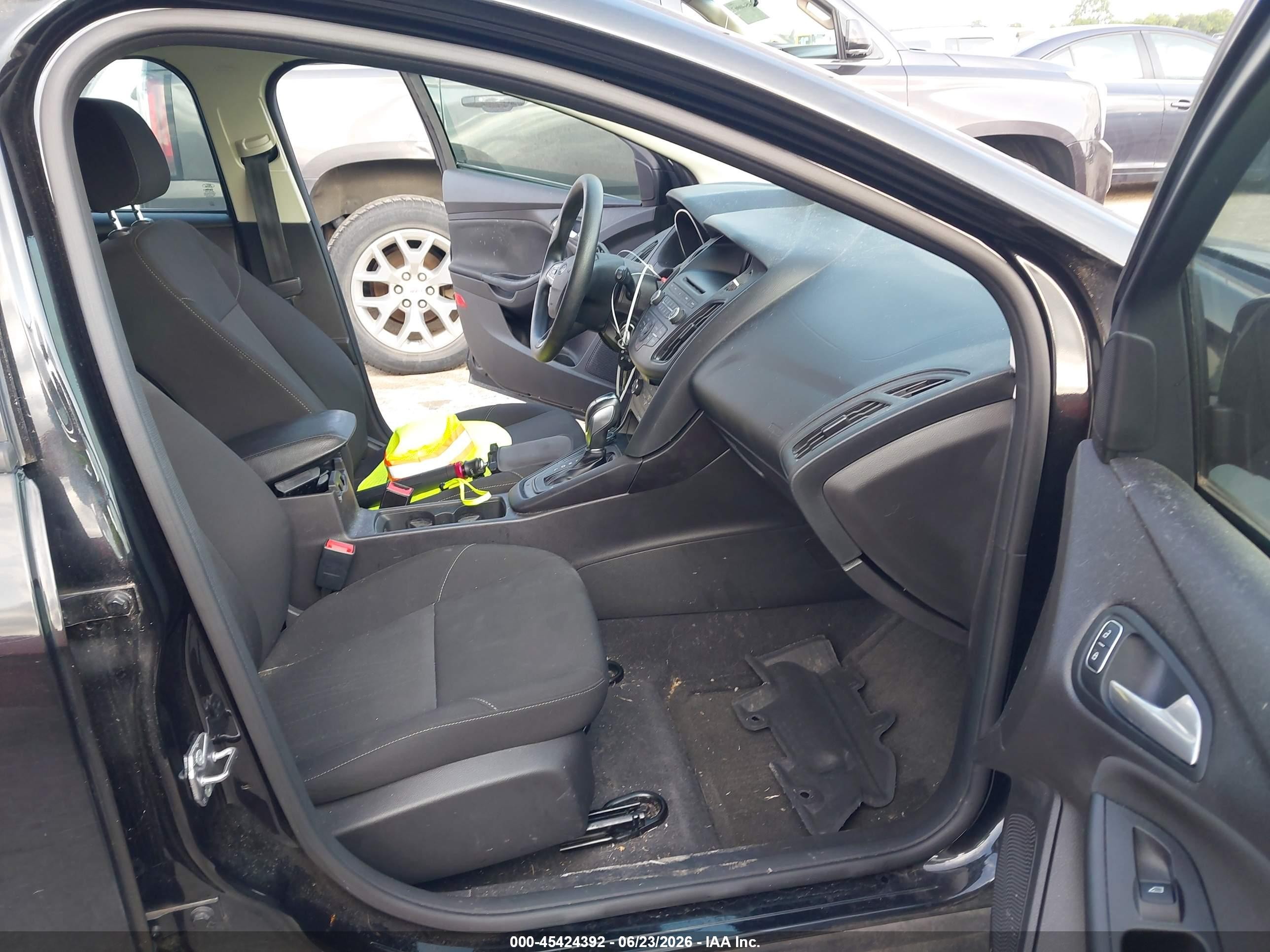 2015 Ford Focus Se Black vin: 1FADP3K28FL230430