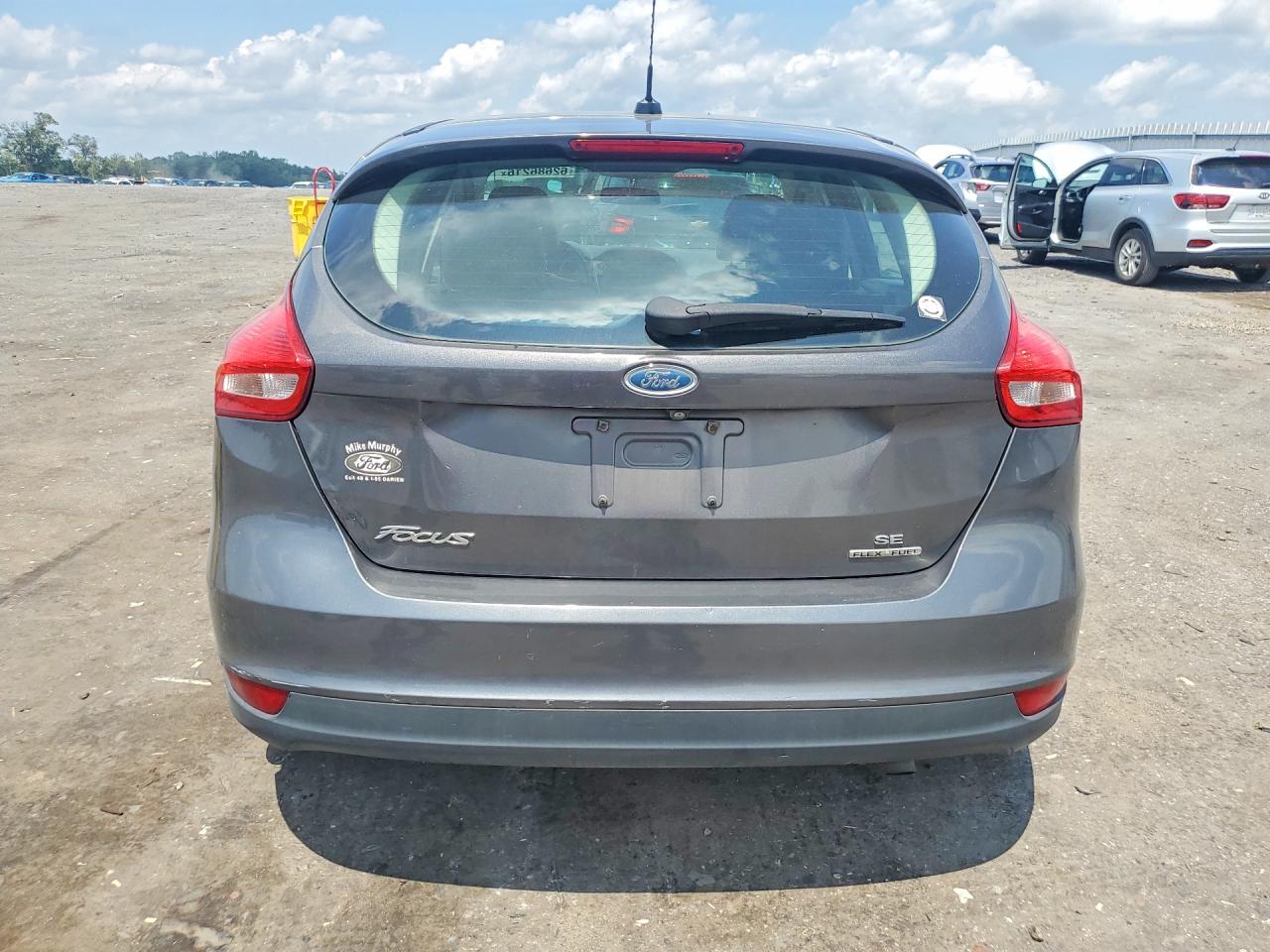 2015 Ford Focus Se Gray vin: 1FADP3K28FL273567