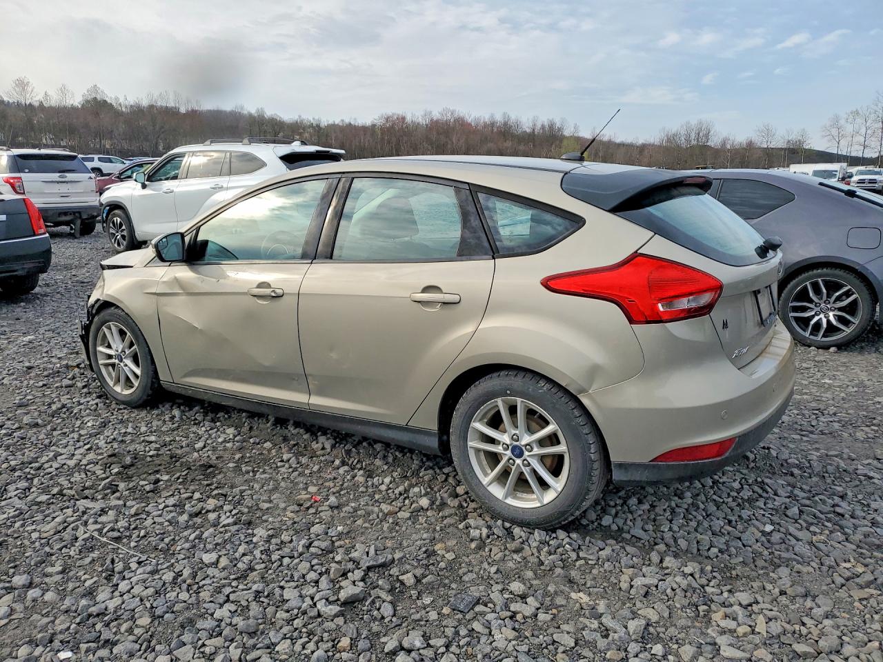 2015 Ford Focus Se Silver vin: 1FADP3K28FL274587
