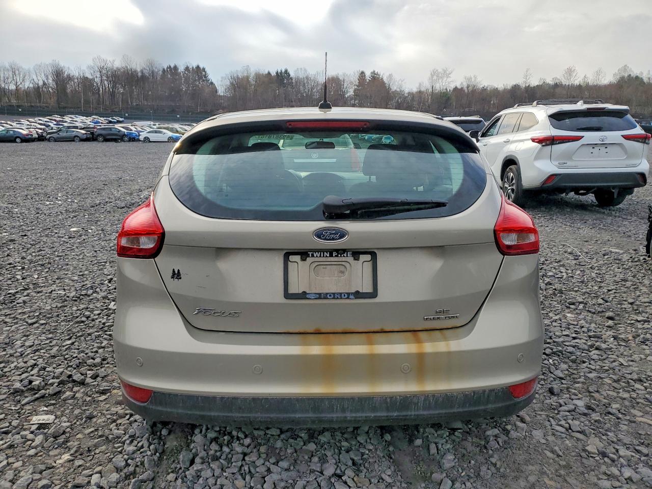2015 Ford Focus Se Silver vin: 1FADP3K28FL274587