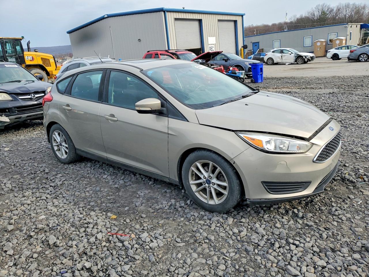 2015 Ford Focus Se Silver vin: 1FADP3K28FL274587