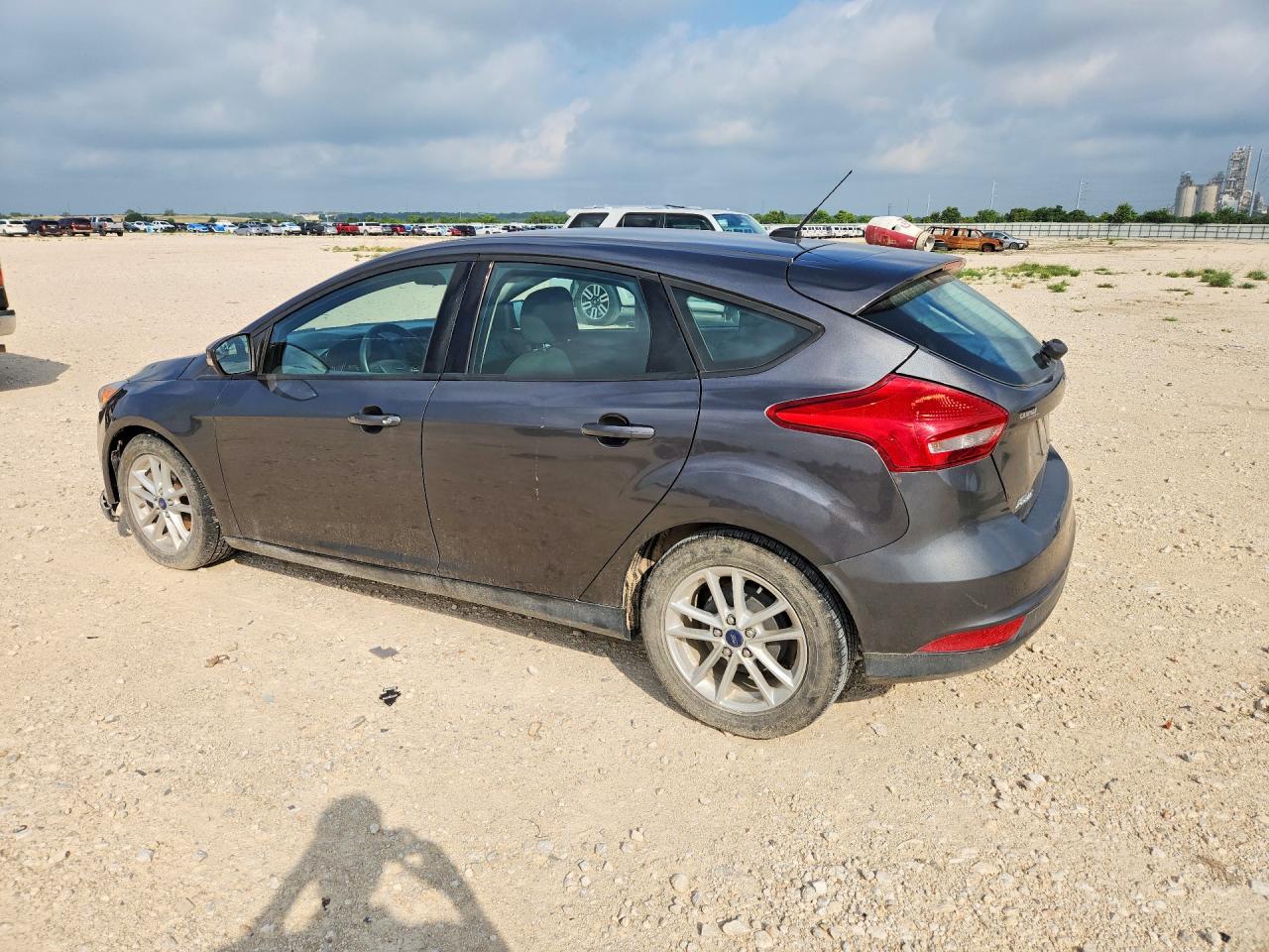 2015 Ford Focus Se Gray vin: 1FADP3K28FL275710