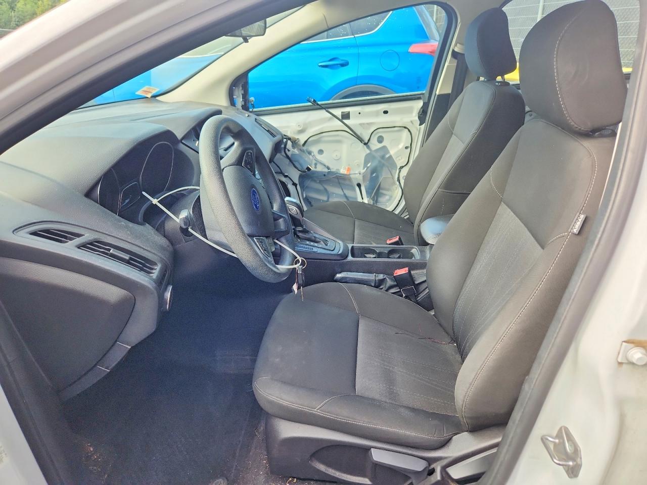 2015 Ford Focus Se White vin: 1FADP3K28FL276131