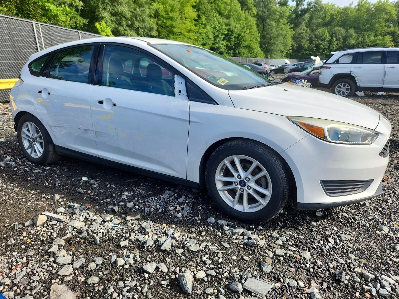 2015 Ford Focus Se White vin: 1FADP3K28FL276131