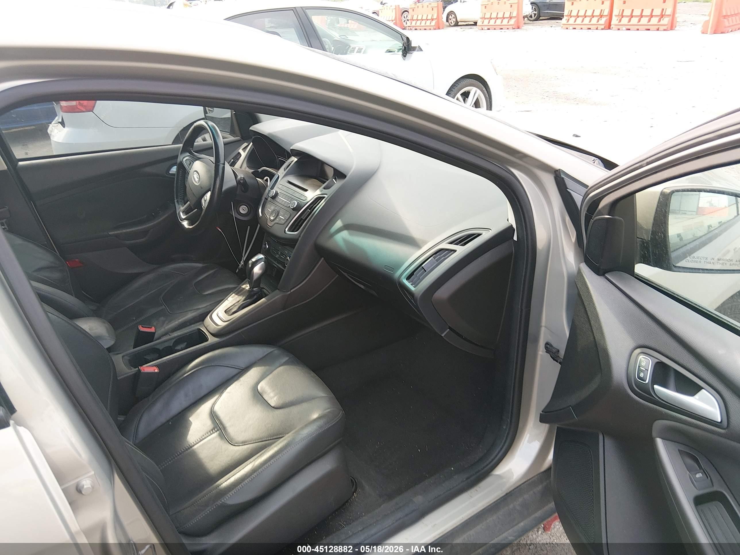 2015 Ford Focus Se Tan vin: 1FADP3K28FL283127