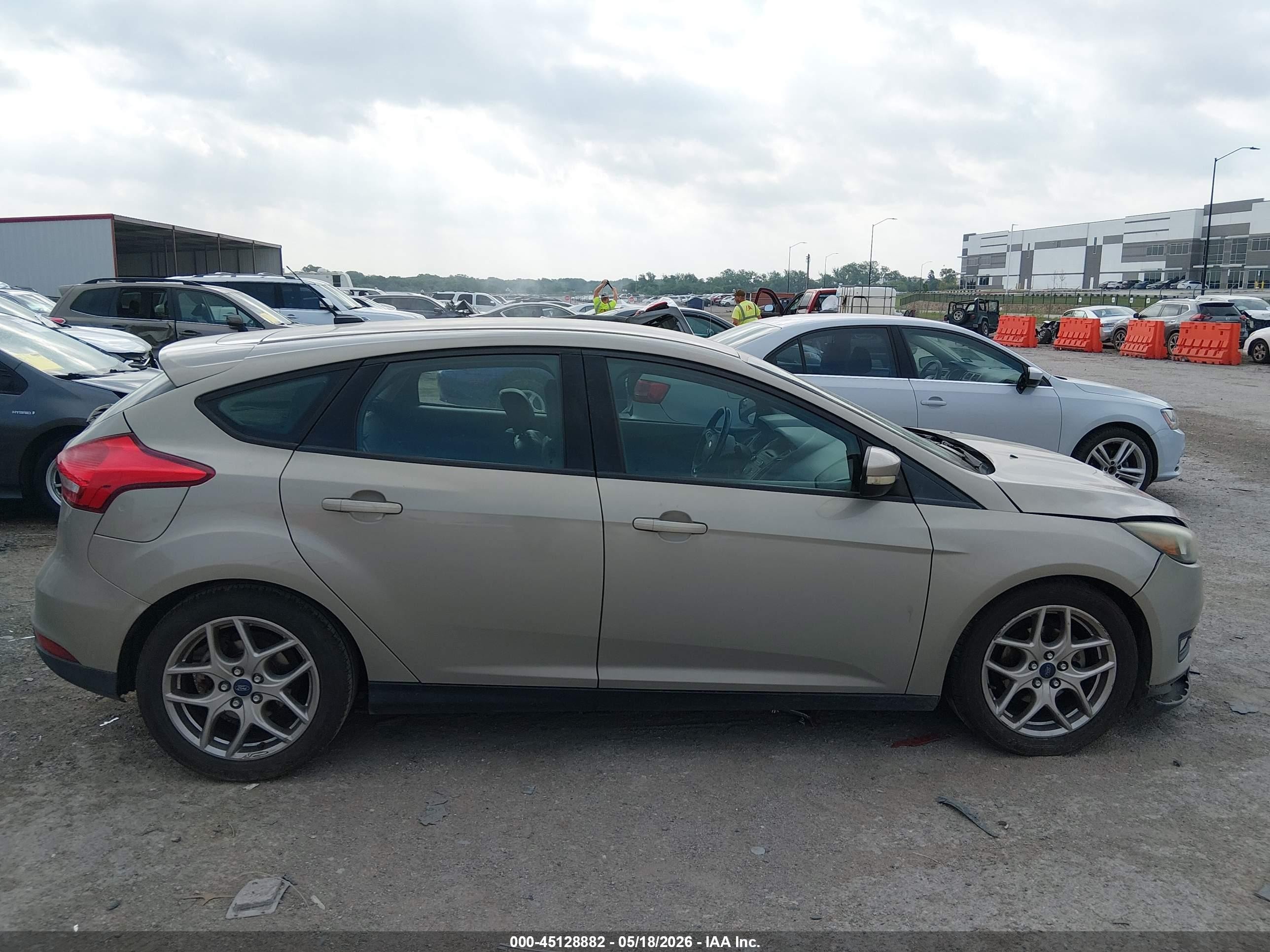 2015 Ford Focus Se Tan vin: 1FADP3K28FL283127