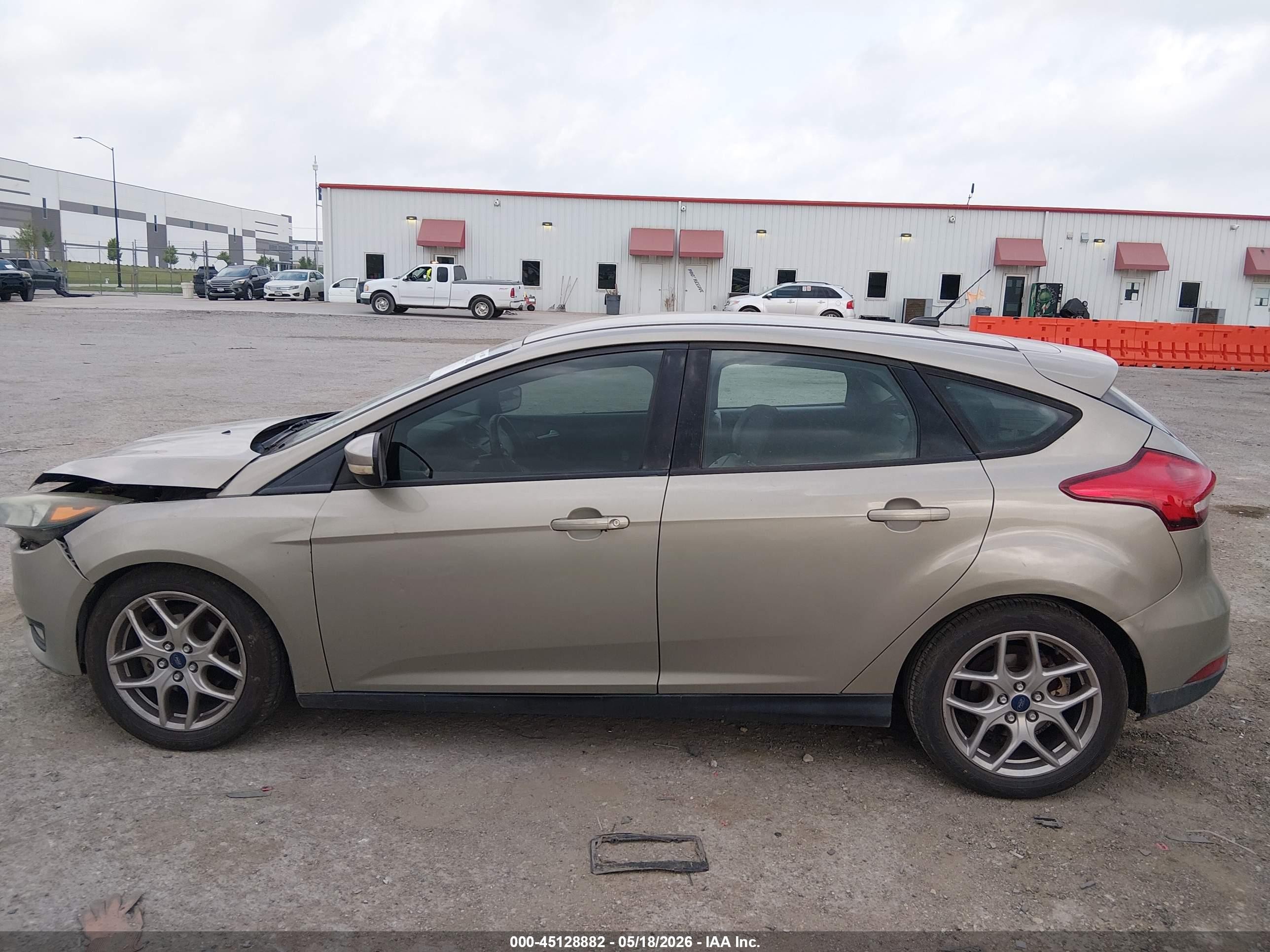 2015 Ford Focus Se Tan vin: 1FADP3K28FL283127