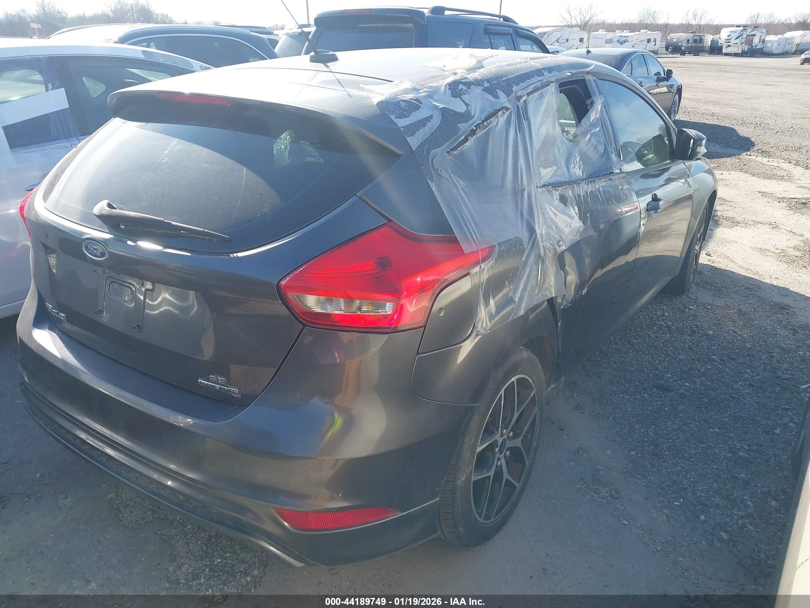 2015 Ford Focus Se Gray vin: 1FADP3K28FL334206