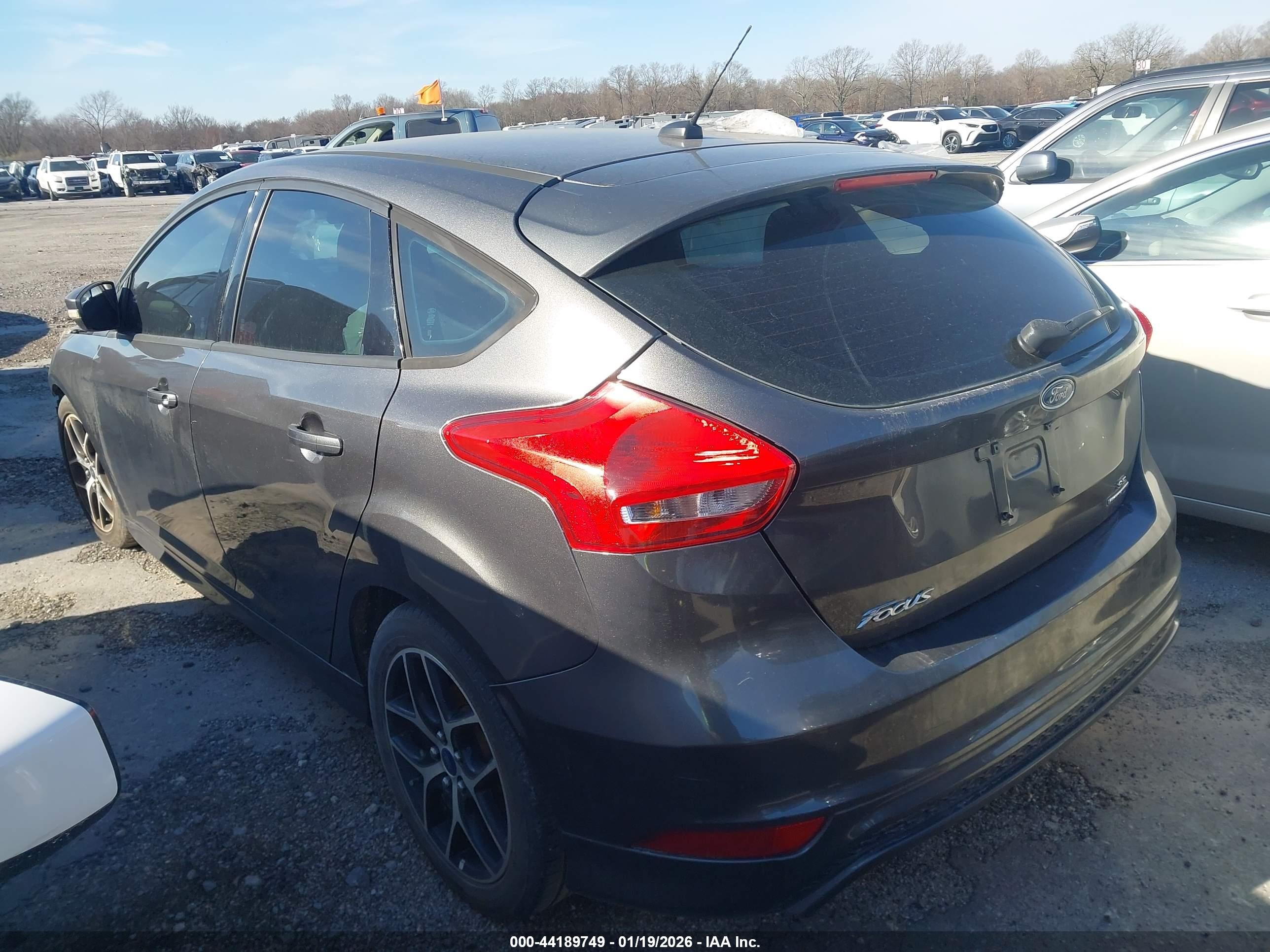 2015 Ford Focus Se Gray vin: 1FADP3K28FL334206