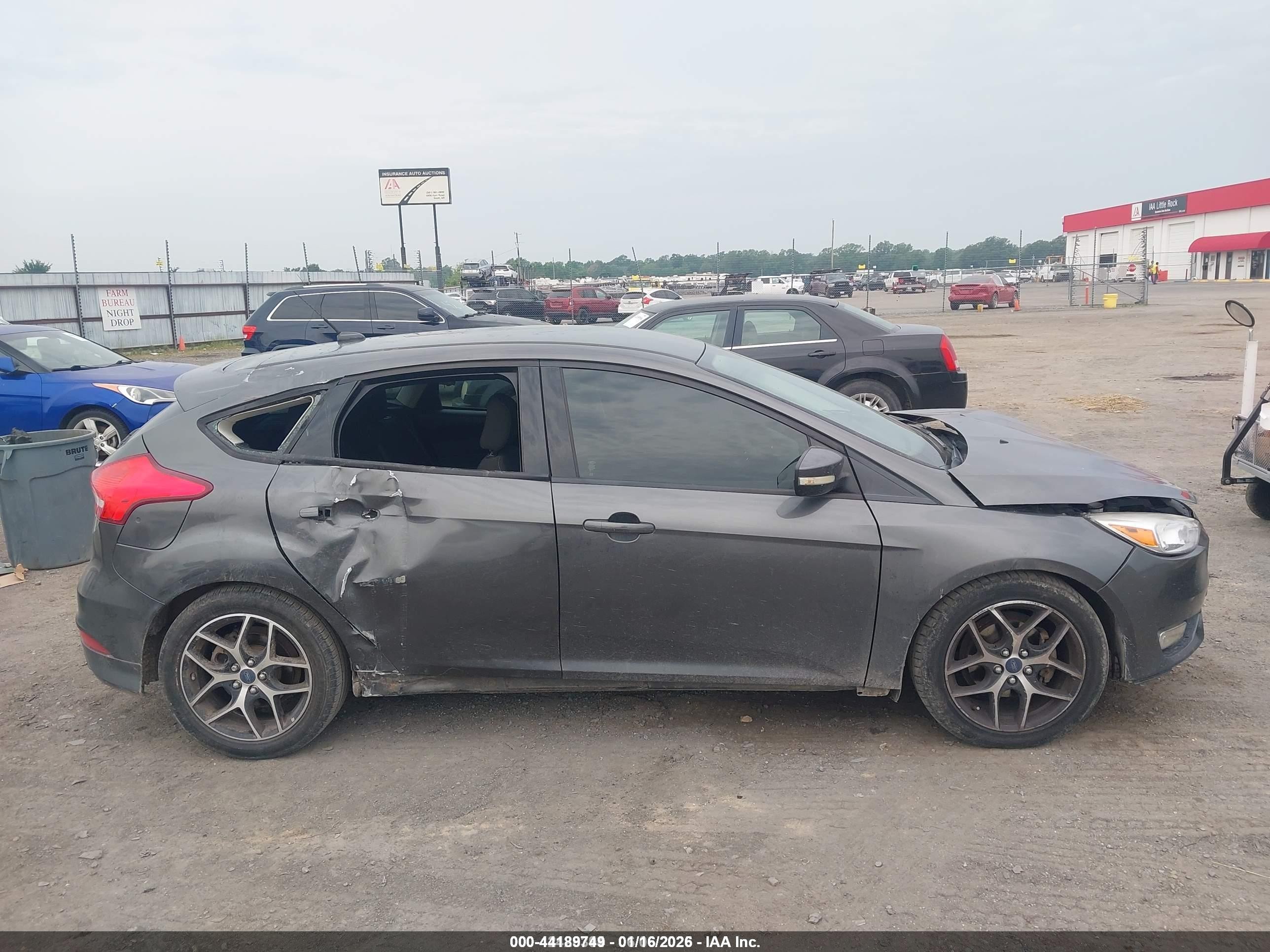 2015 Ford Focus Se Gray vin: 1FADP3K28FL334206