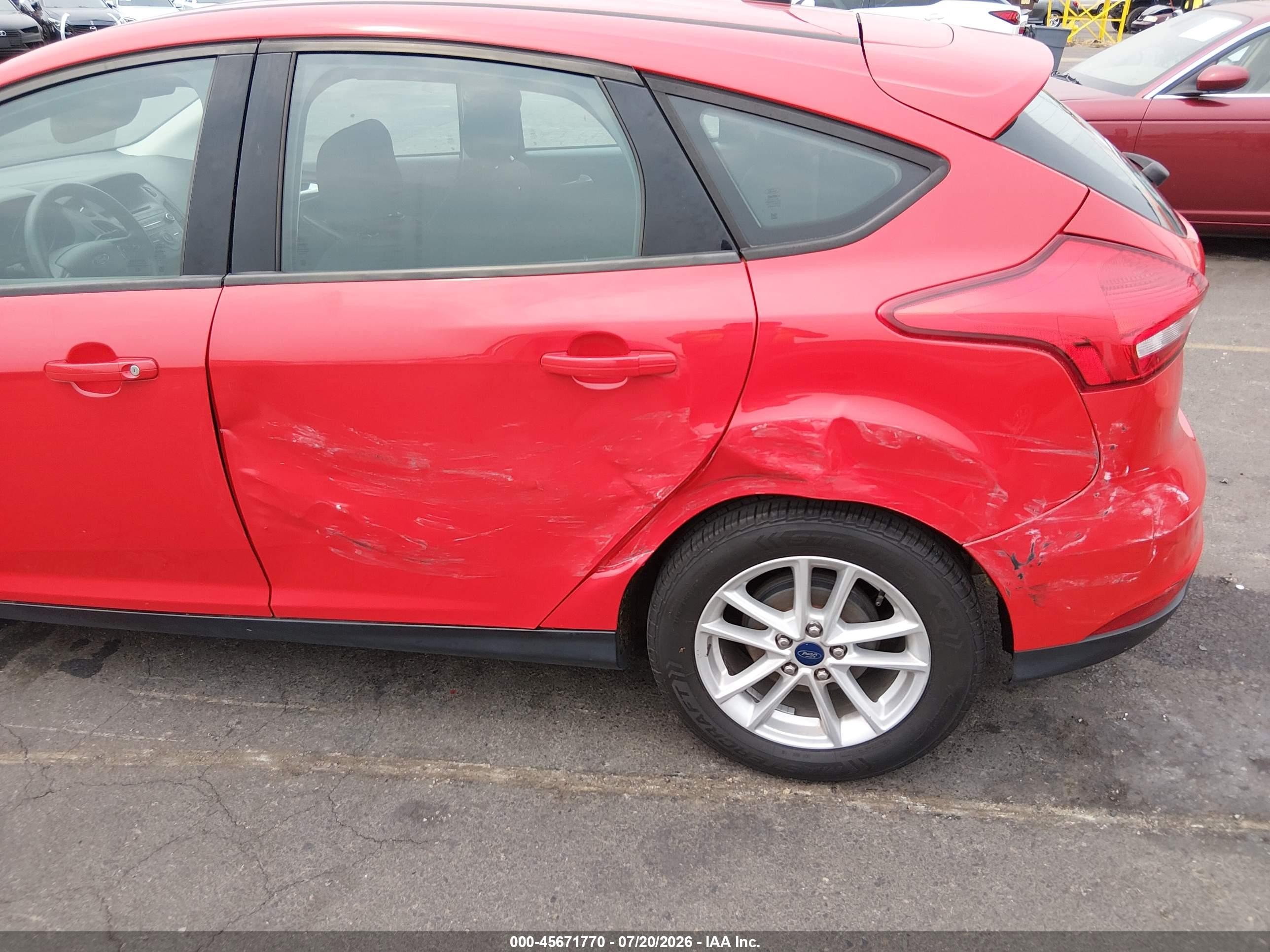 2015 Ford Focus Se Red vin: 1FADP3K28FL342418