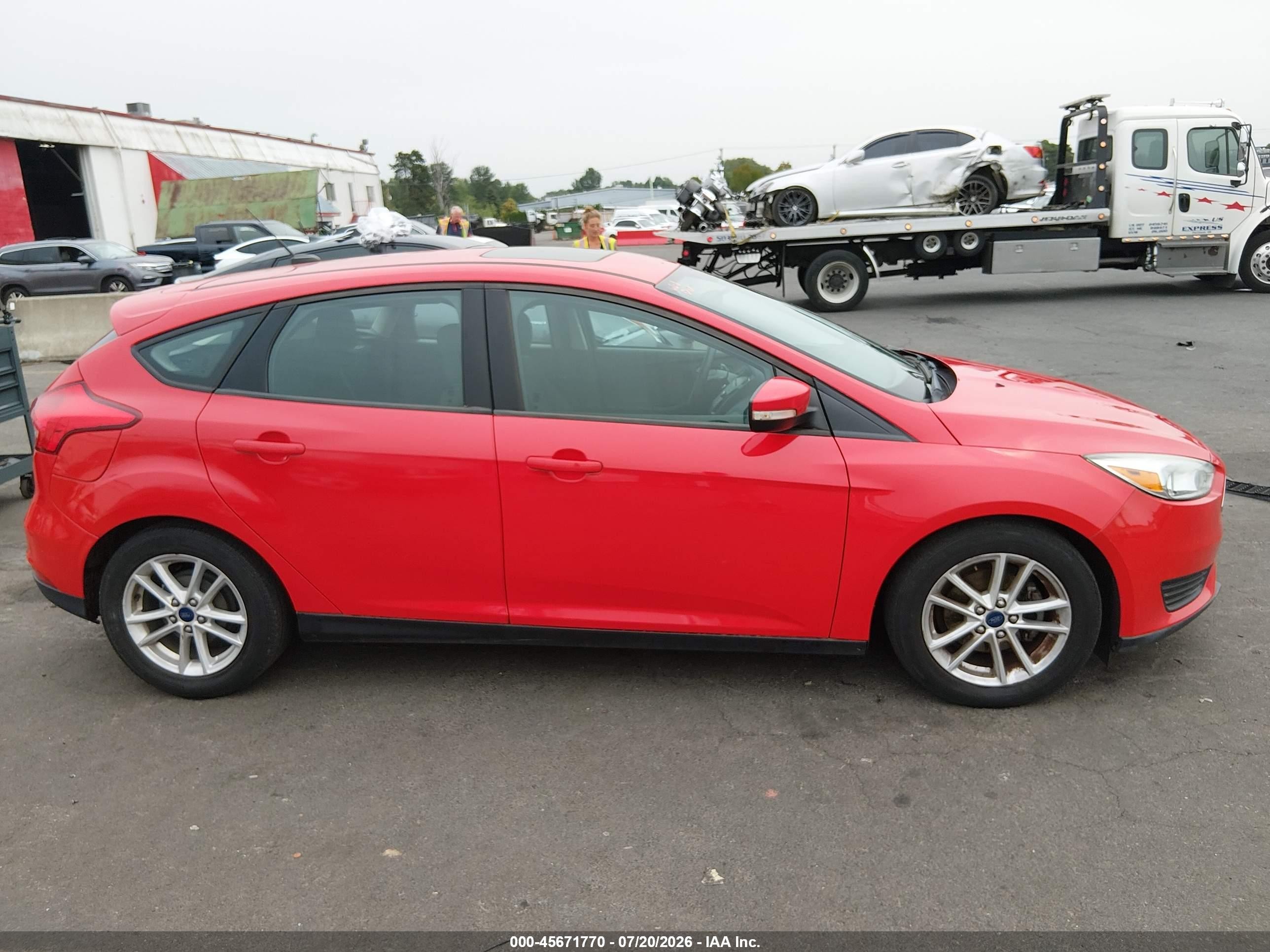 2015 Ford Focus Se Red vin: 1FADP3K28FL342418