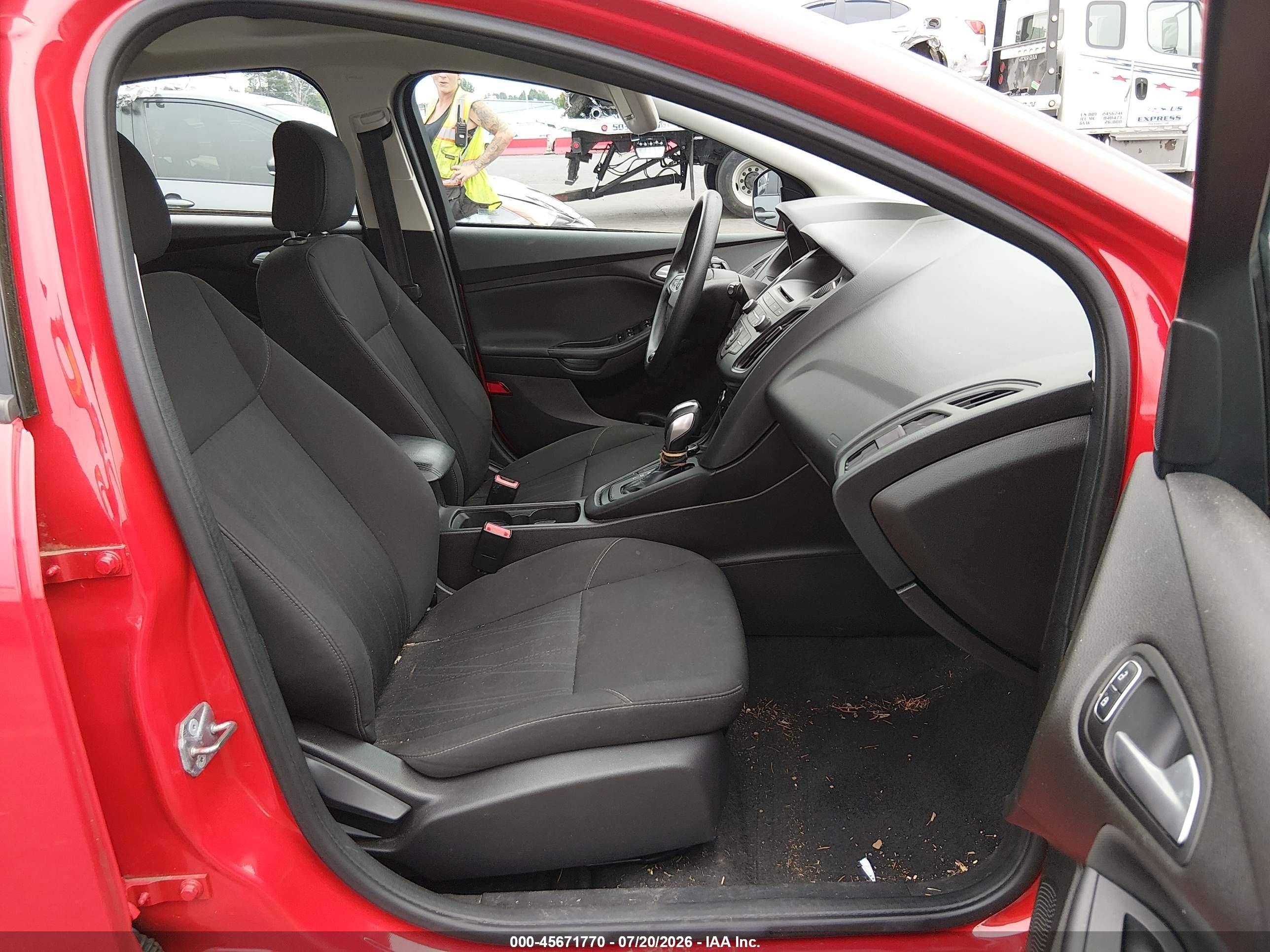 2015 Ford Focus Se Red vin: 1FADP3K28FL342418