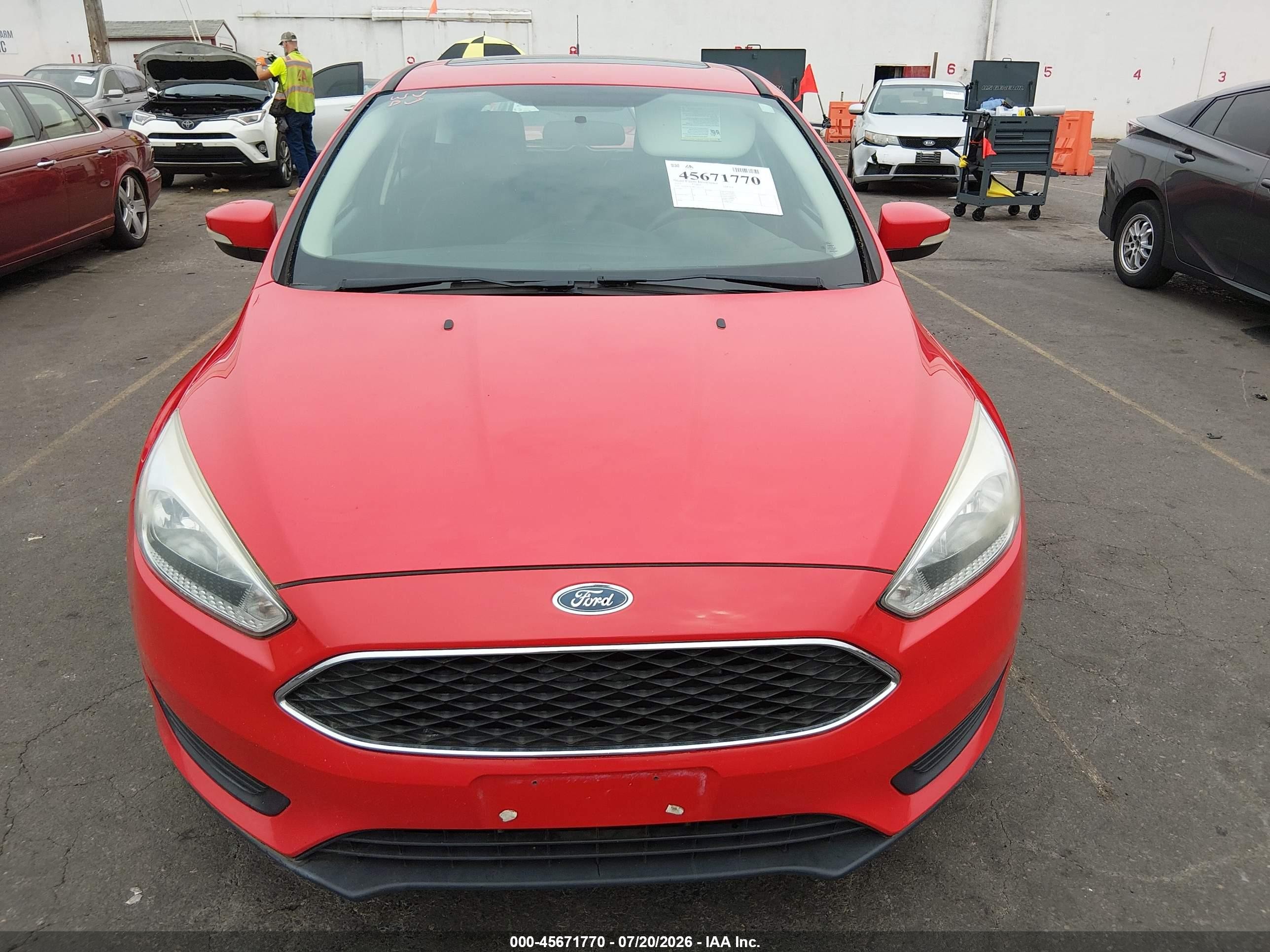 2015 Ford Focus Se Red vin: 1FADP3K28FL342418