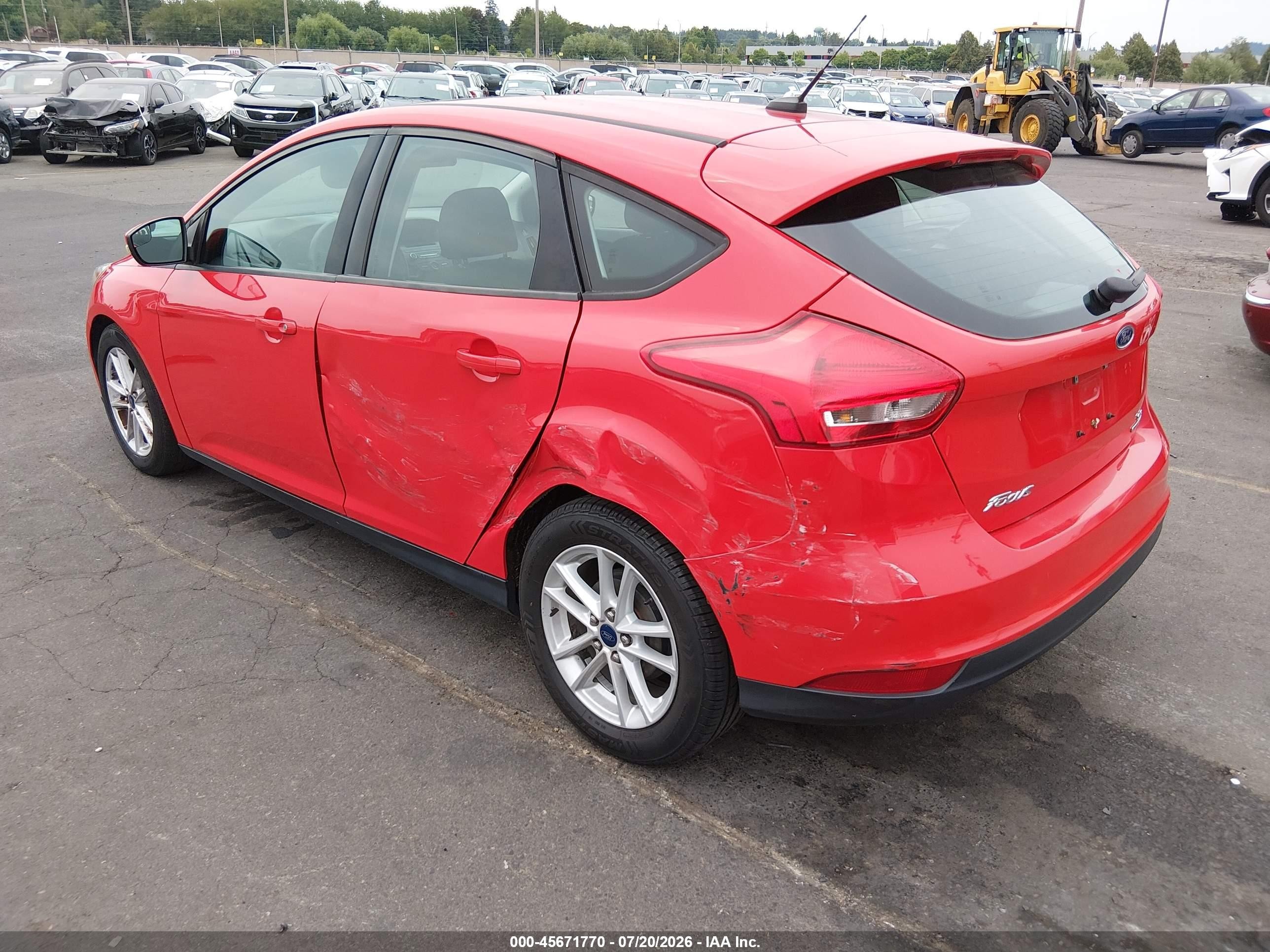 2015 Ford Focus Se Red vin: 1FADP3K28FL342418