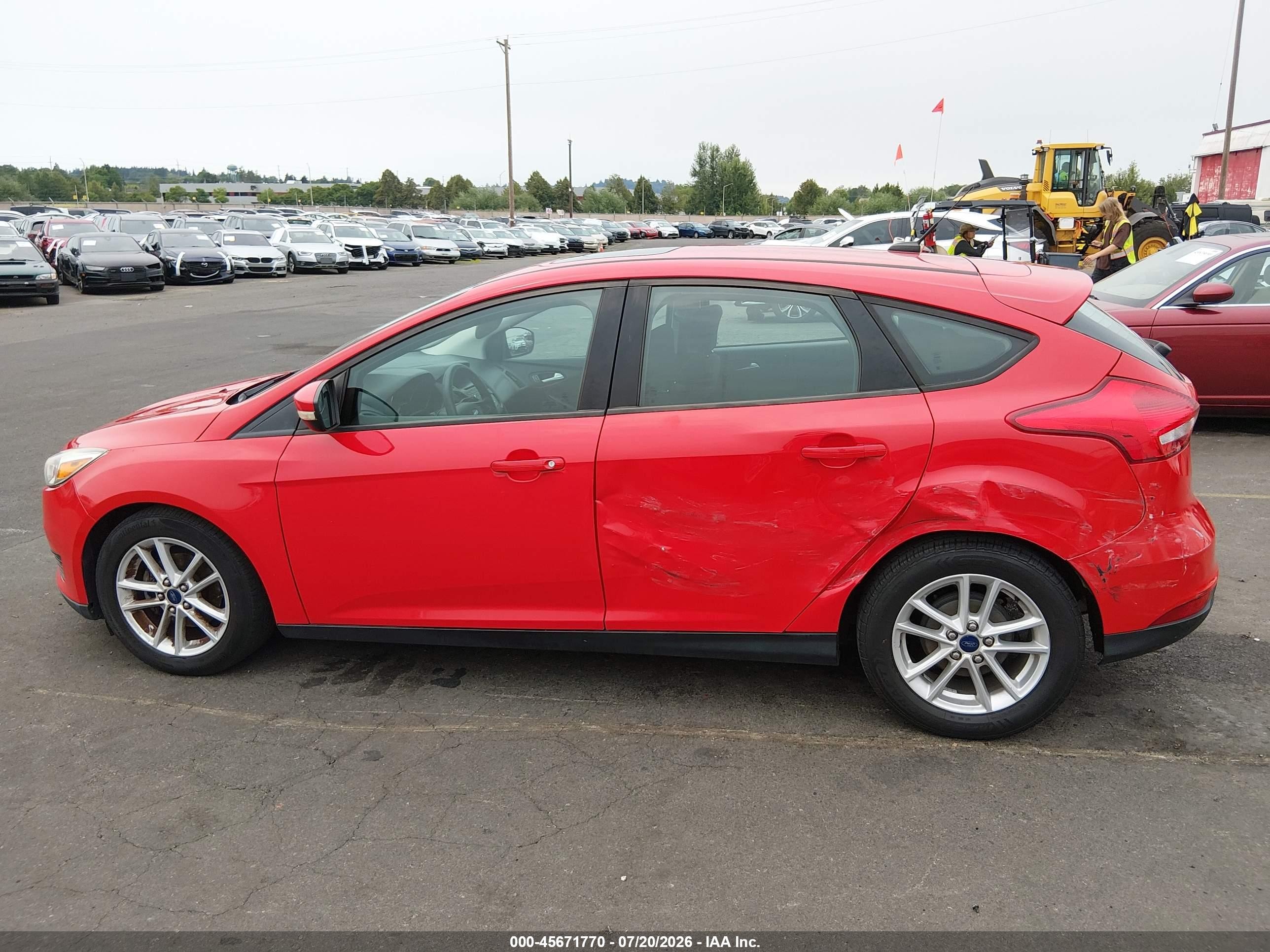 2015 Ford Focus Se Red vin: 1FADP3K28FL342418