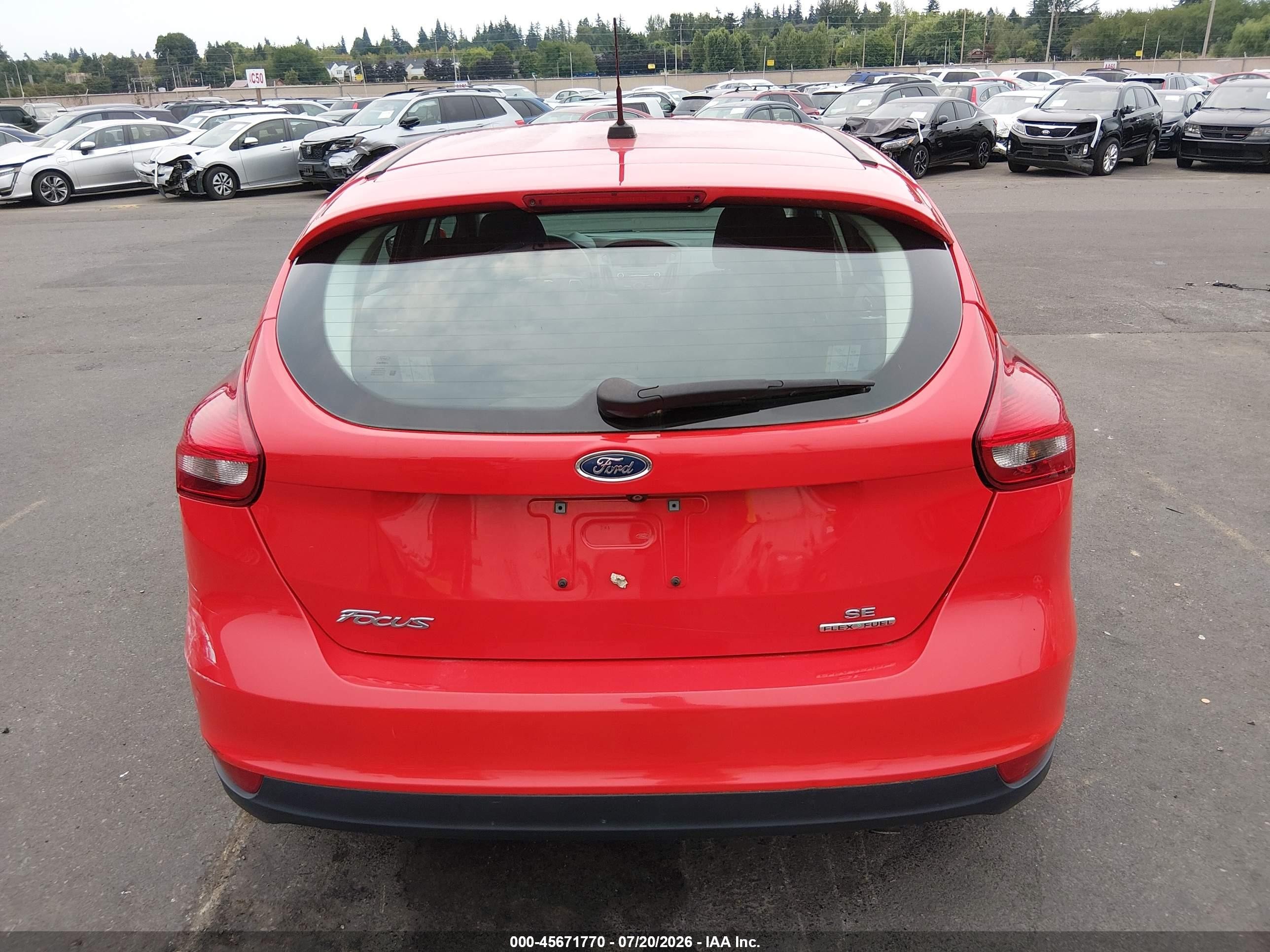 2015 Ford Focus Se Red vin: 1FADP3K28FL342418