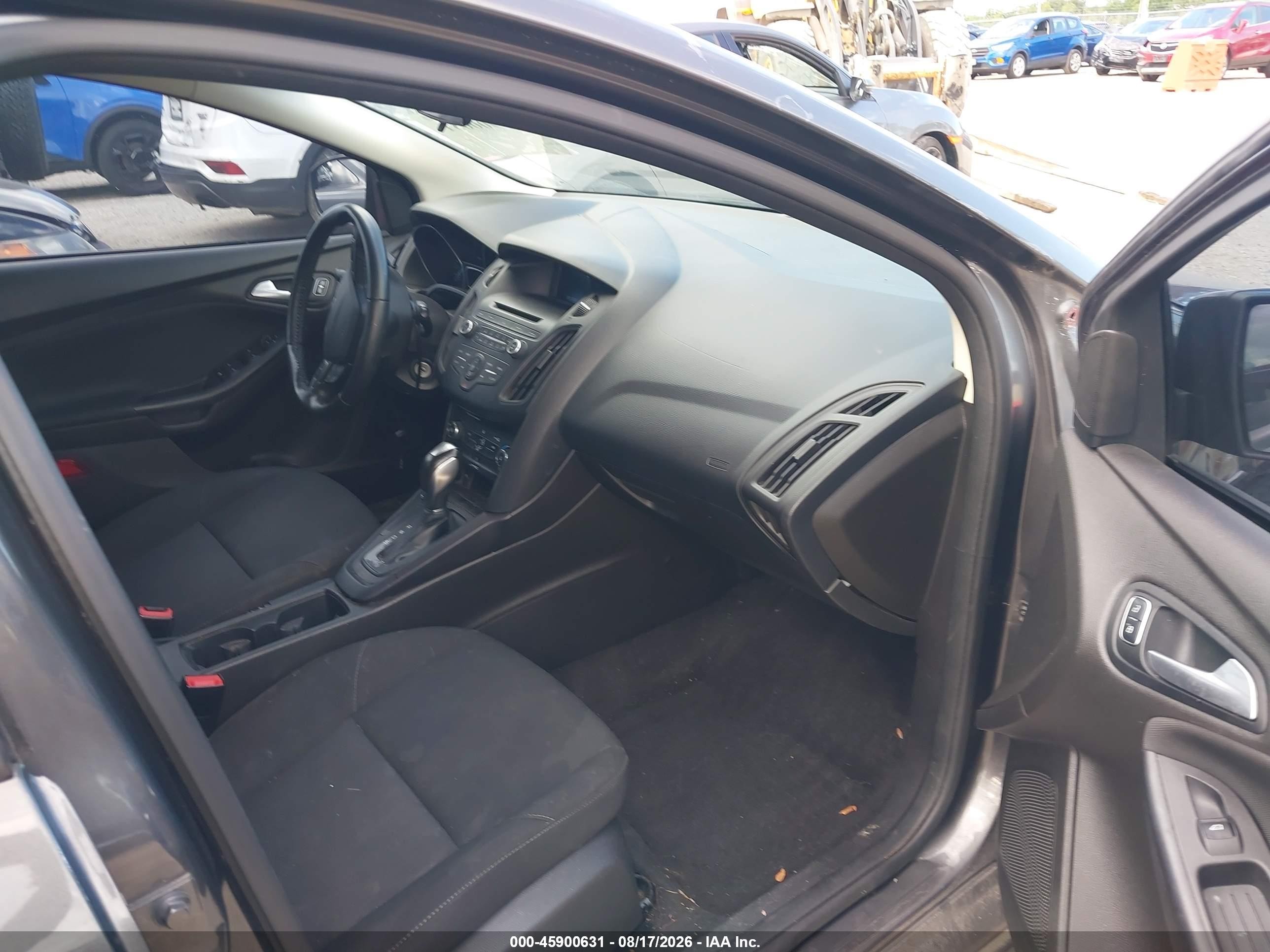 2015 Ford Focus Se Silver vin: 1FADP3K28FL386709