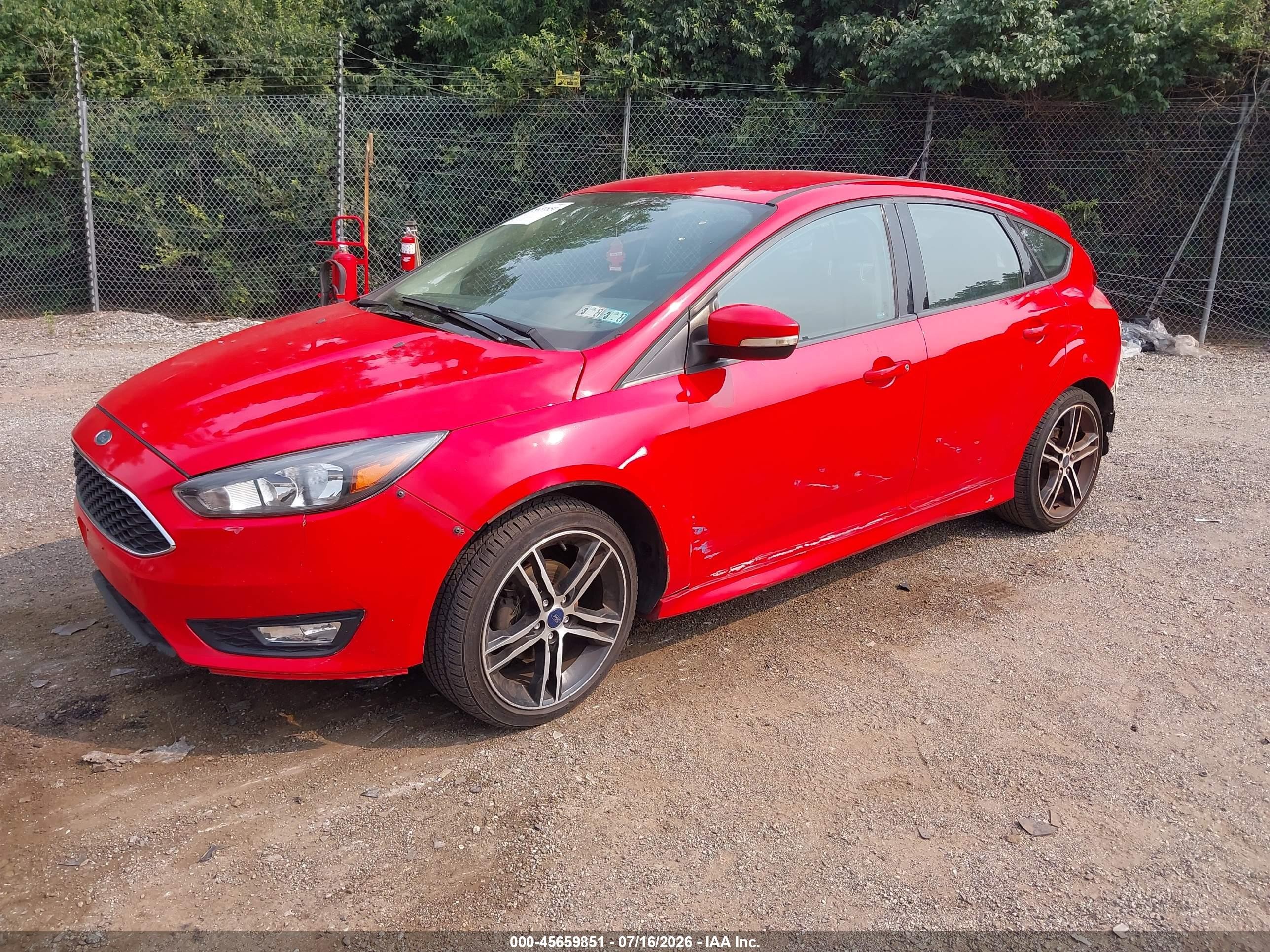2016 Ford Focus Se Red vin: 1FADP3K28GL229361