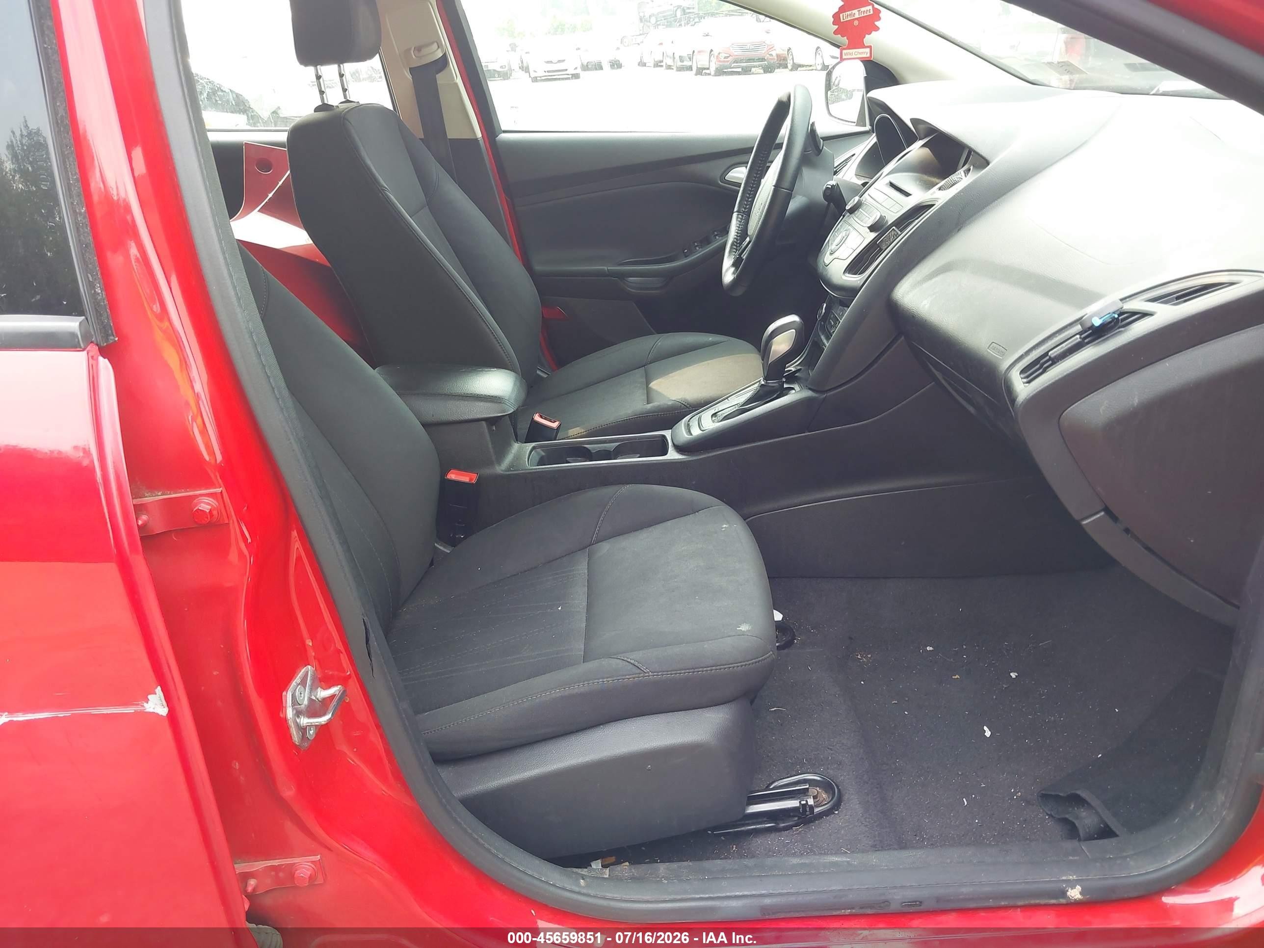 2016 Ford Focus Se Red vin: 1FADP3K28GL229361