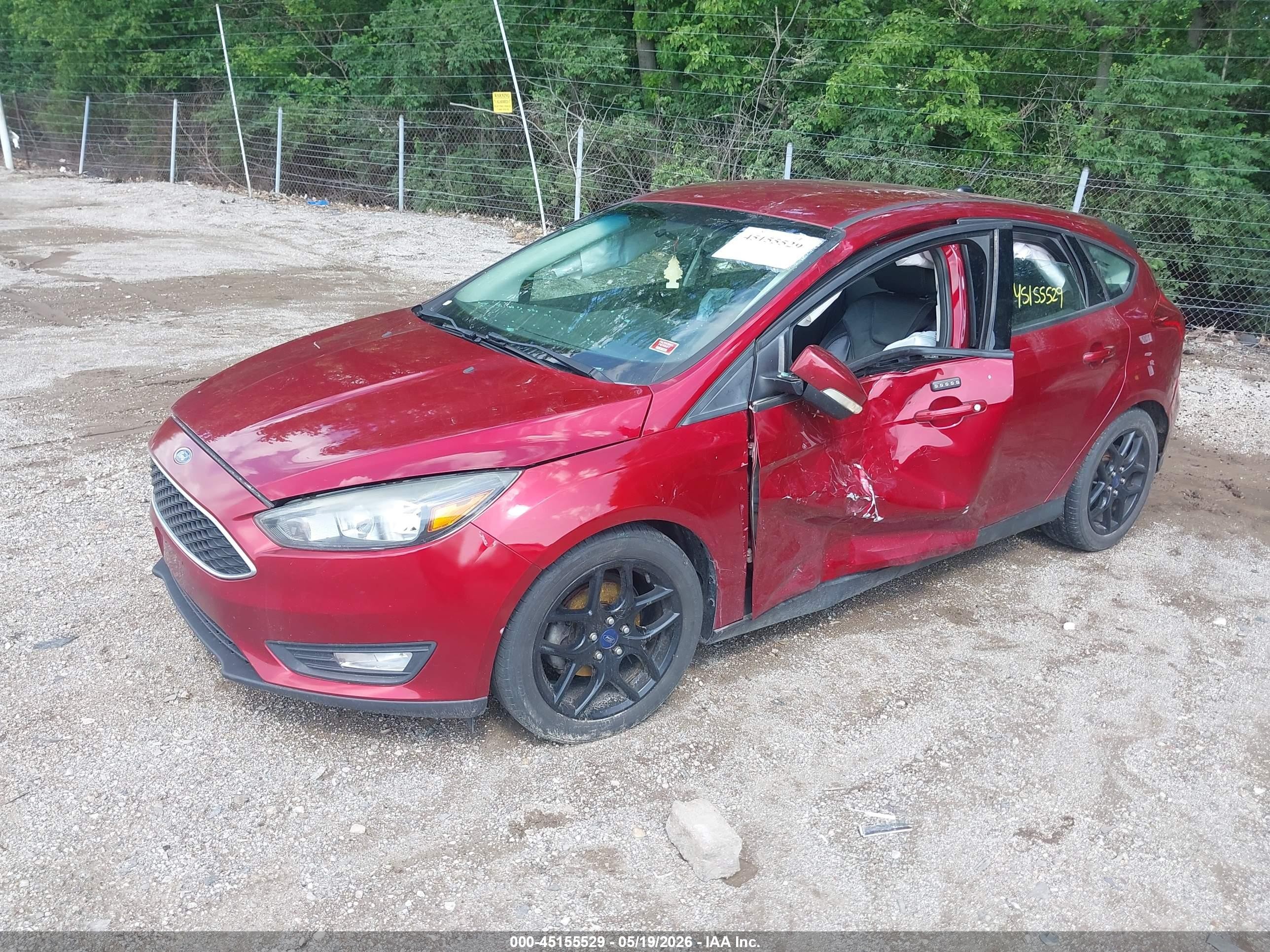 2016 Ford Focus Se Red vin: 1FADP3K28GL242398